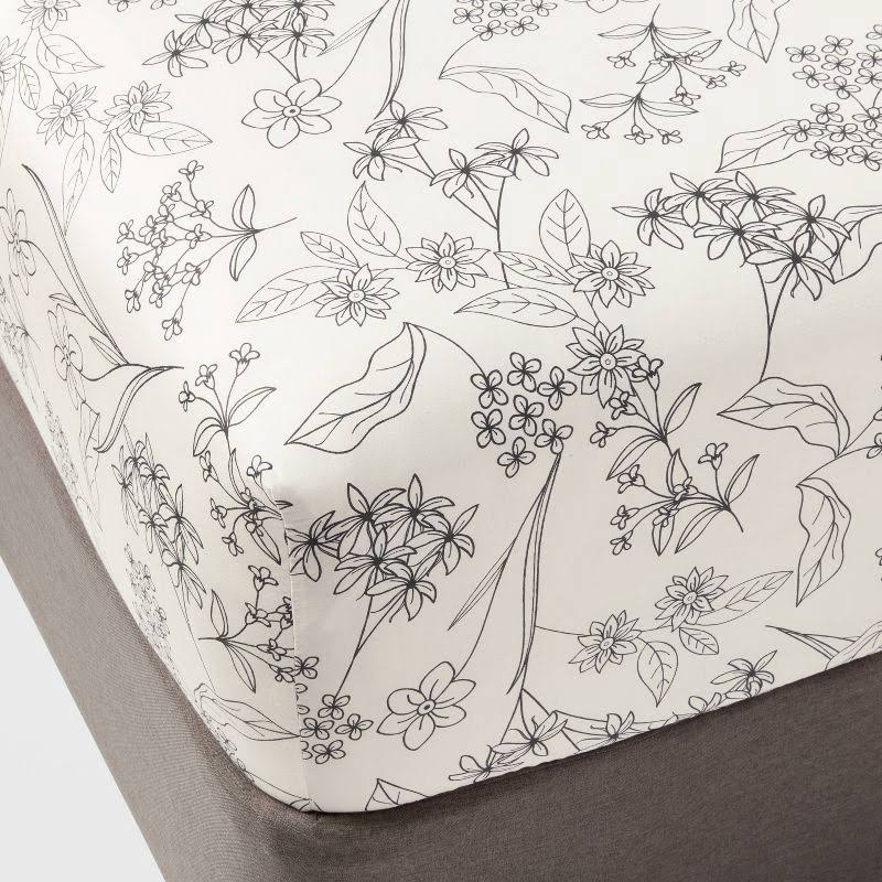 007bb546342f0dd82d432a1c57553b591f8f92549f0a398132bba43934666ee8.jpg Full Cotton Blend Sateen Fitted Sheet Gray Floral - Room Essentials - Image 1
