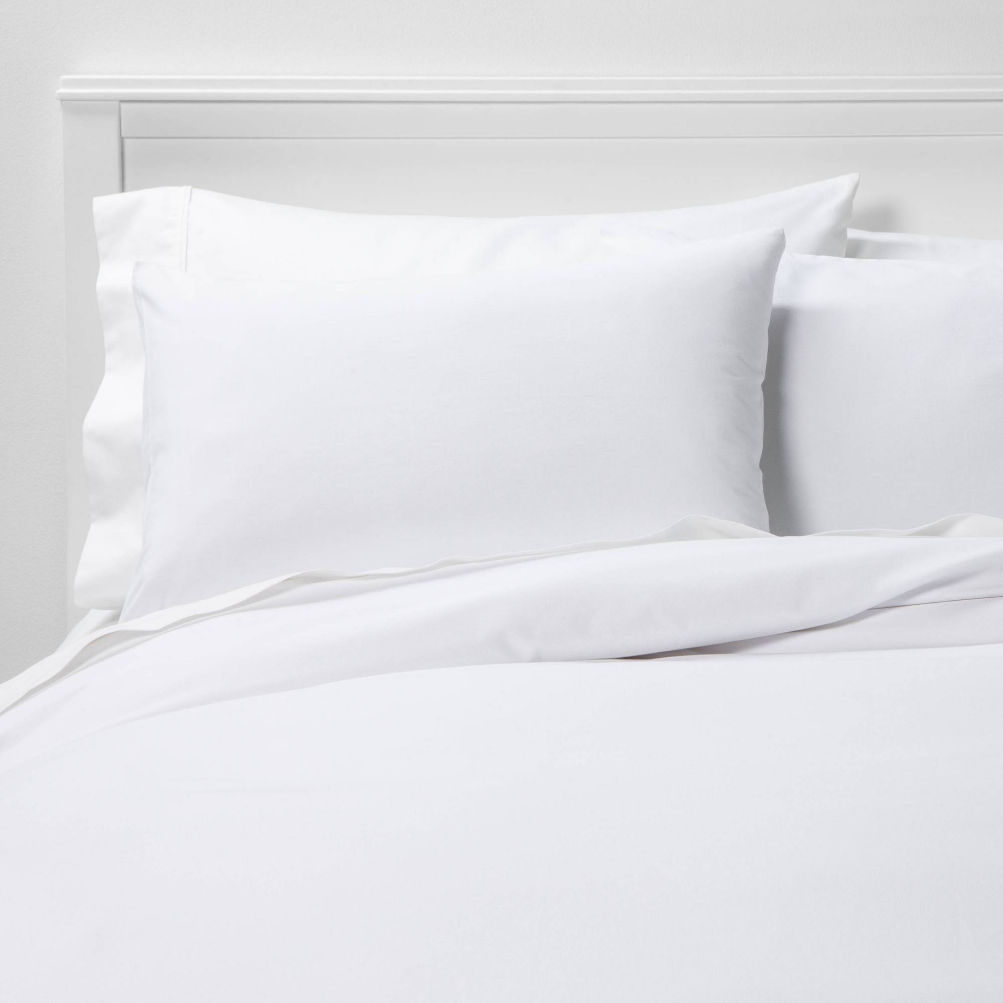06e0f45e468e59ffc96c349a7bdf23251f7595c25cc43f03d0c8882f3e0f7759.jpg King Easy-Care Duvet Cover & Sham Set White - Room Essentials - Image 1