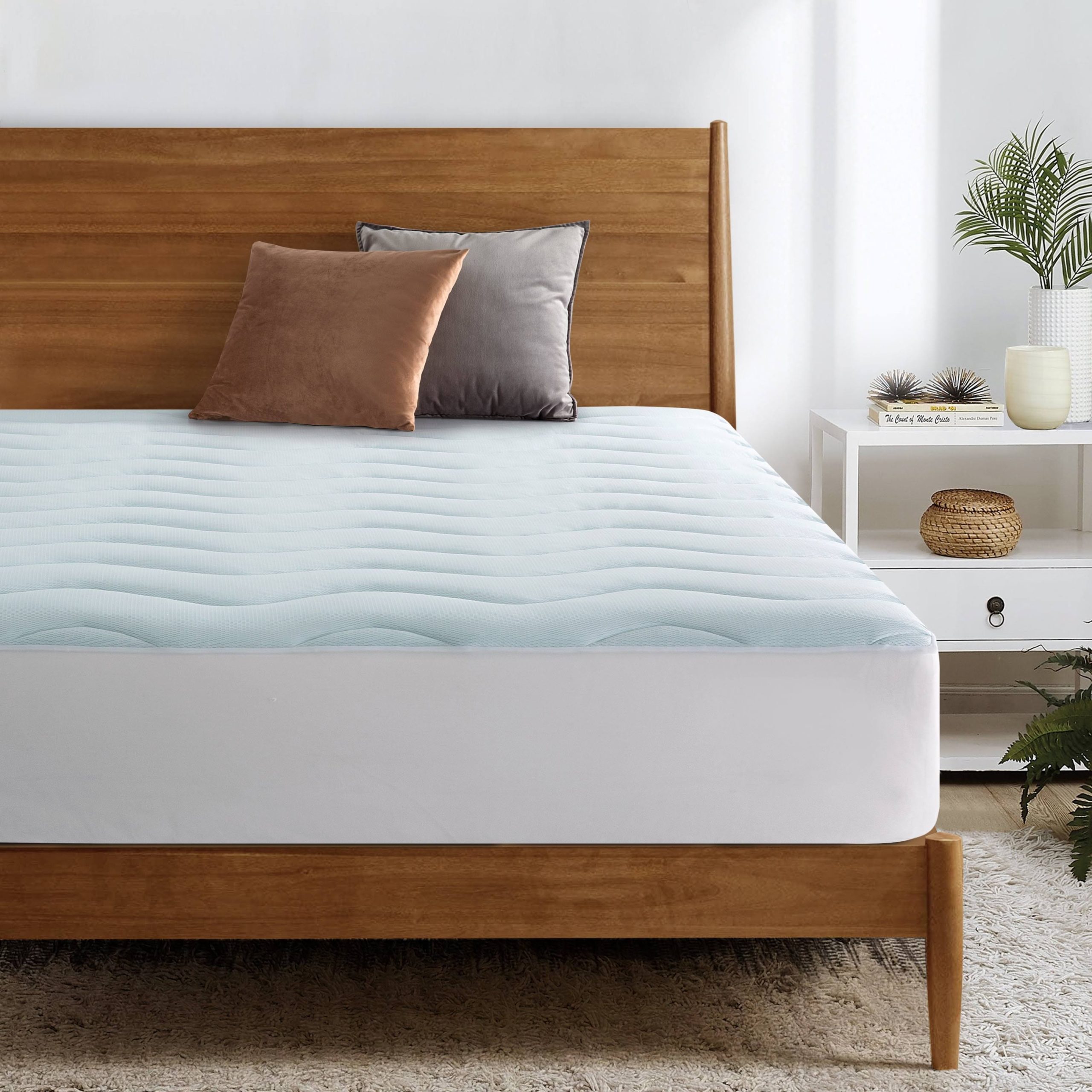 07d63e1ac7a72feaebd7412d37bfe171812413ddce1cca9b450d55f69a71508e.jpg SertaPedic Cool, Fresh & Clean Quilted Comfort Mattress Pad, King, White - Image 1