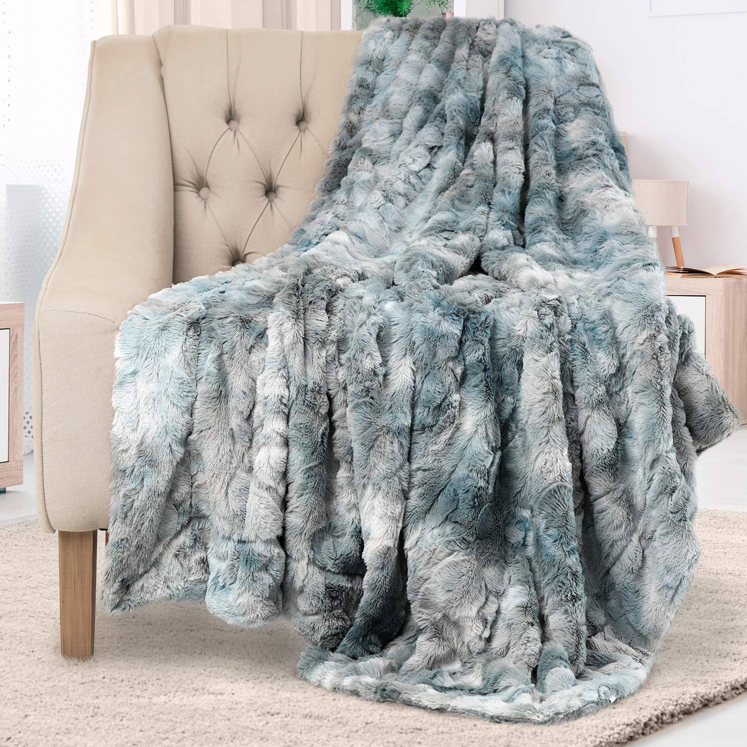 09710eb2b1b95baec4e5804279b08ae7676373dd5285ad81f267a1f00db3ca6b.jpg Everlasting Comfort Luxury Faux Fur Throw Blanket - Soft, Fluffy, Warm, Cozy, Plush (Arctic Blue) - Image 1