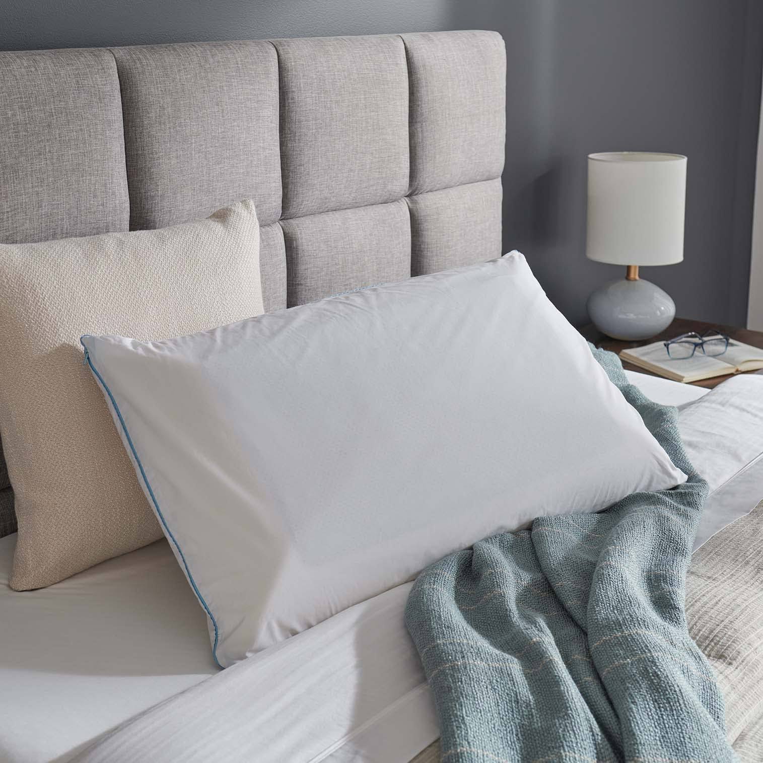 0a29fda183c48d1b1e4f31b07a6f4c698b2fa90b69073438f4144e521d55cf6e.jpg TEMPUR-Cloud Breeze Dual Cooling Pillow - King - Image 1