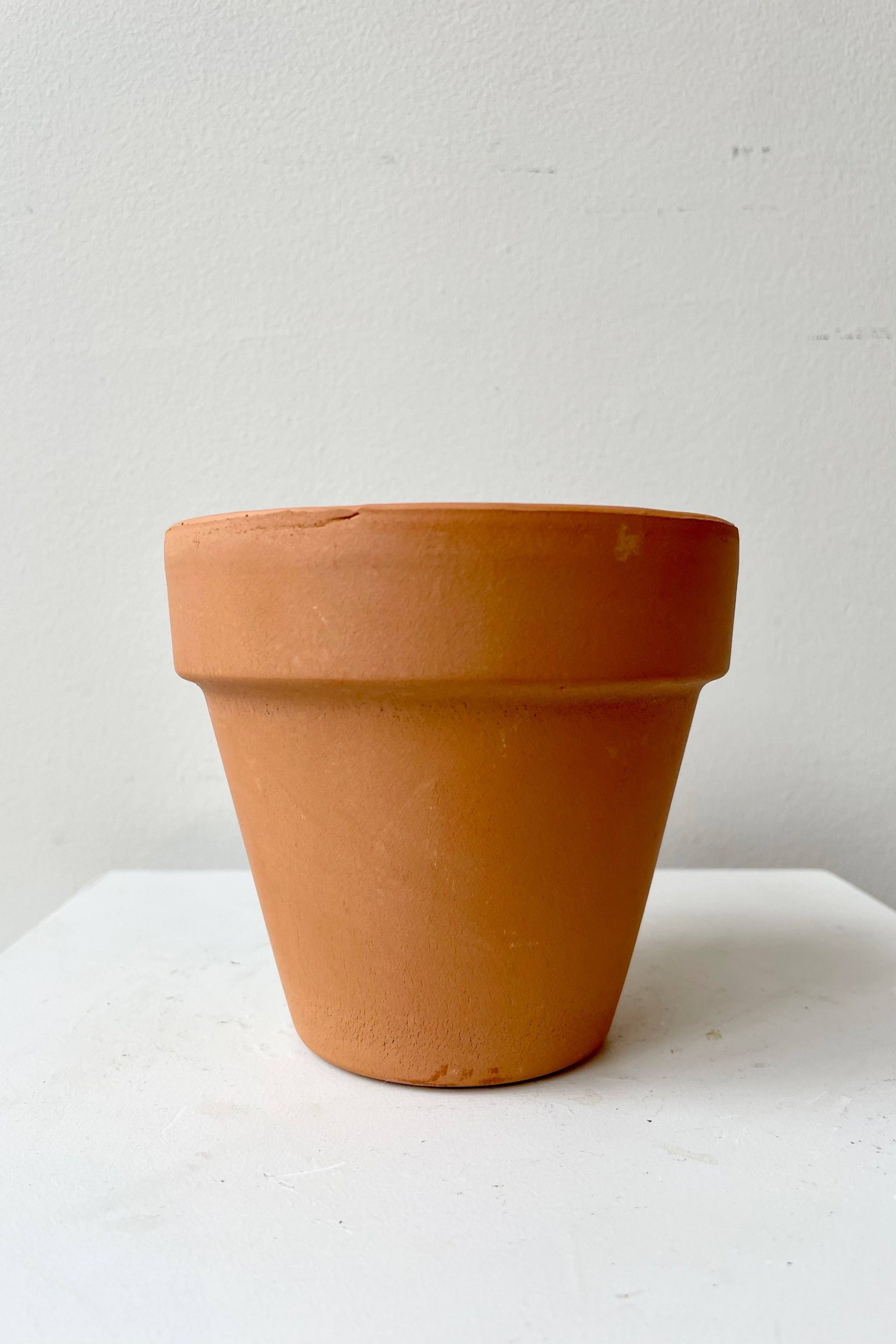 1037f329e75eafab80f15ba26bec4ce9e993a323b33b1d826e2d41475c6d290b.jpg Deroma Terra Cotta Pot, 4" - 1 count - Image 1