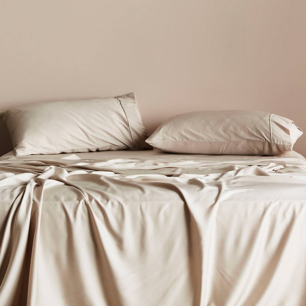 10c8978702204c1c97dbbc0b71939ccf9cfee8dca2a0ffd9070478b7d6428dea.jpg ettitude Signature Sateen Sheet Set - Sand / Full - Image 1
