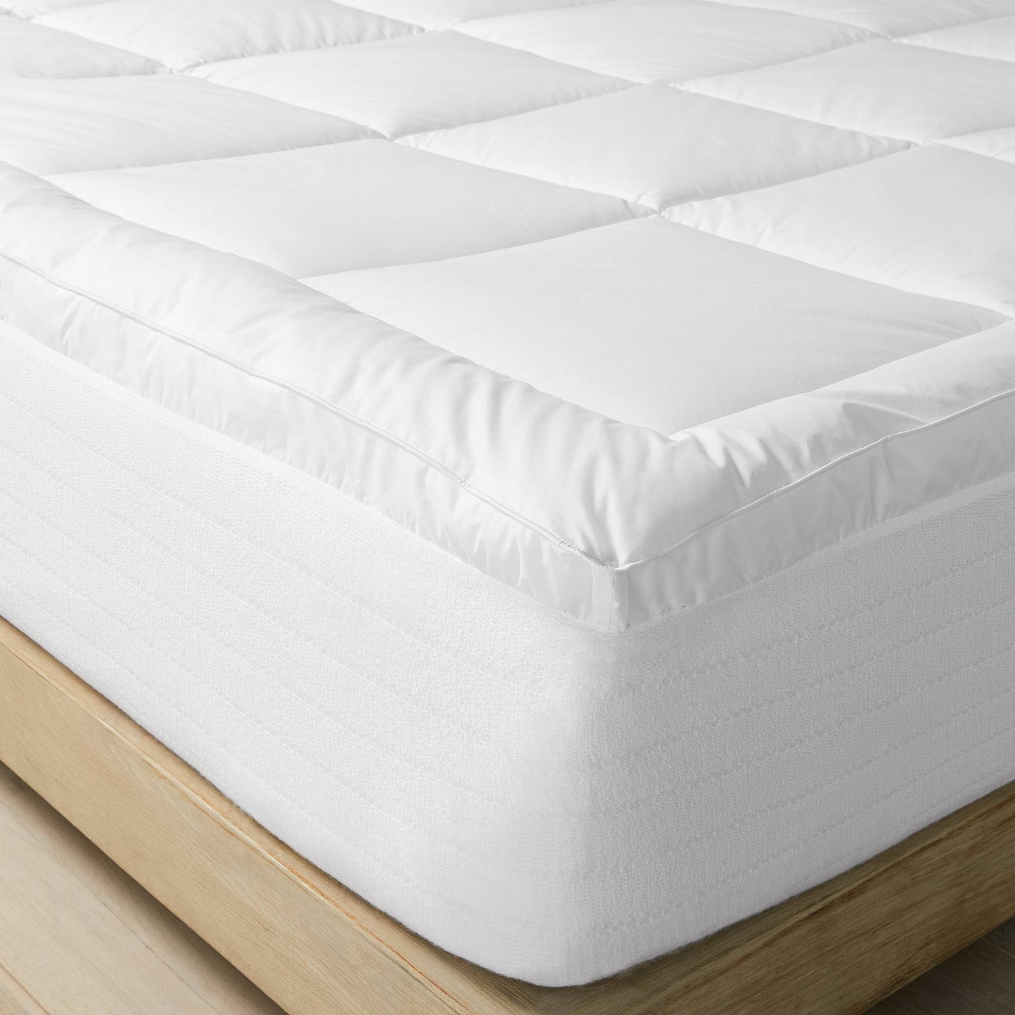 16260ec9da0a57c00bbe7ca416cdac795fe3e3c169b3f8849ab82e5b2fe8c479.jpg King Ultra Loft Down Alternative Mattress Pad - Casaluna - Image 1