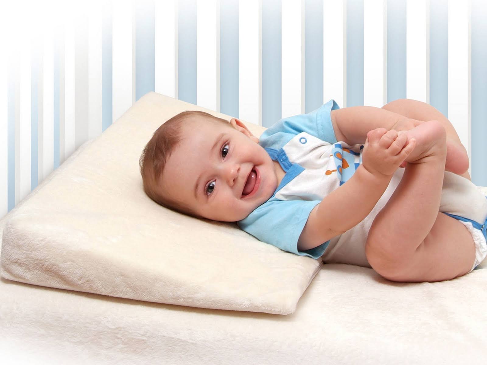 19a3cff9ced746d573a2f6bfcd30ad55ebcba2734c20eb480e43197b6e9d95d0.jpg My First Crib Wedge - Image 1