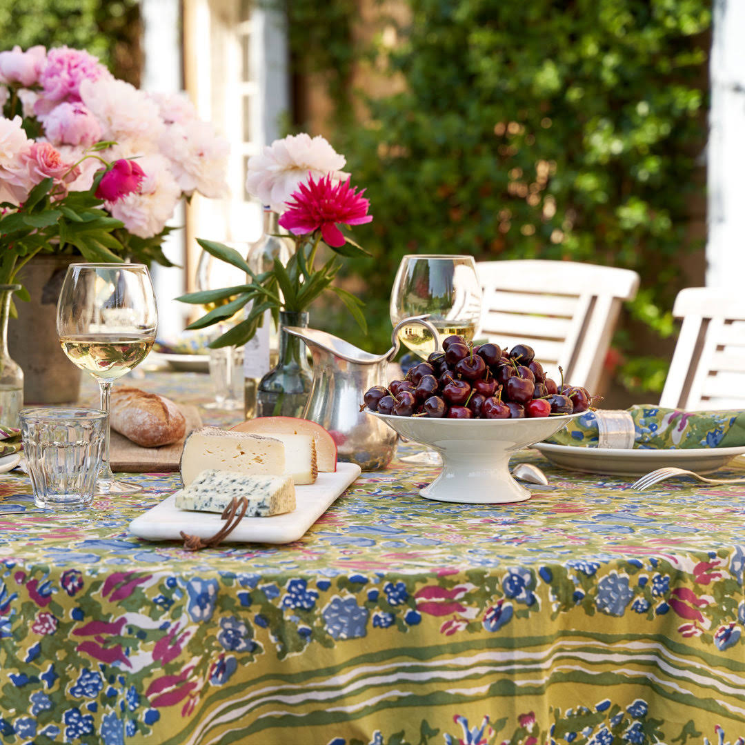 1b43952271f7e1f4e2a5f3b1597cd883dd241e4ba949d1a0ddf81aa5975bd505.jpg Jardin Tablecloth Couleur Nature Green/Blue 86" x 59" - Image 1