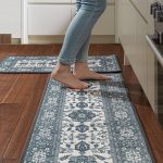 ILANGO Kitchen Rugs and Mats Non Skid Washable 2 Pcs, Absorbent Kitchen Runner Rugs for Floor, Front of Sink, Long Comfort Standing Mats for