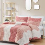 Intelligent Design - Cassie Ombre Shaggy Faux Fur Comforter Set - Full/Queen - Blush Multi