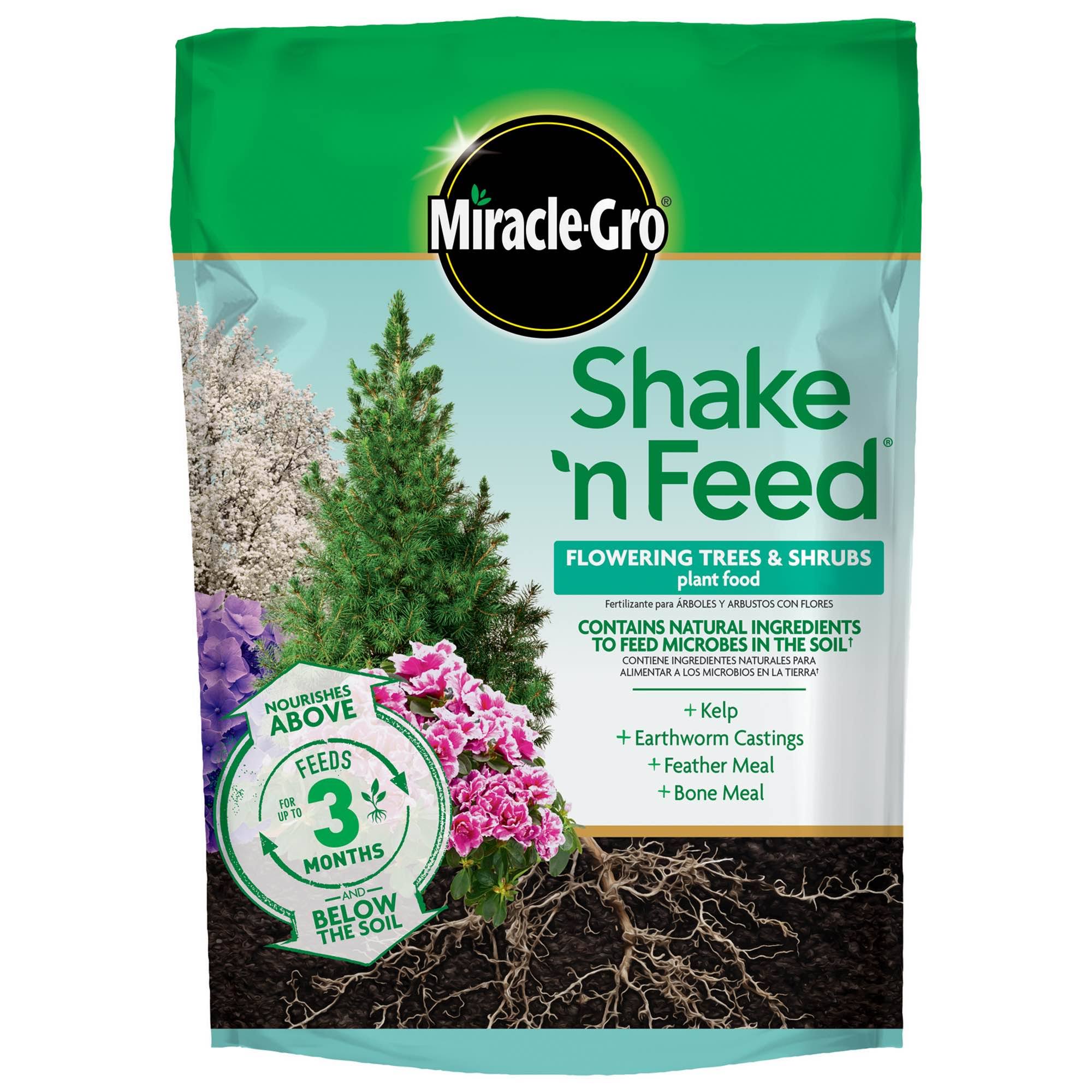 25f11414a9260e326c7e57df68be7663631354e2e7dd649ef38c594dbd4a3d8a.jpg Miracle-Gro 8lb Shake 'n Feed Flowering Trees and Shrubs Plant Food - Image 1