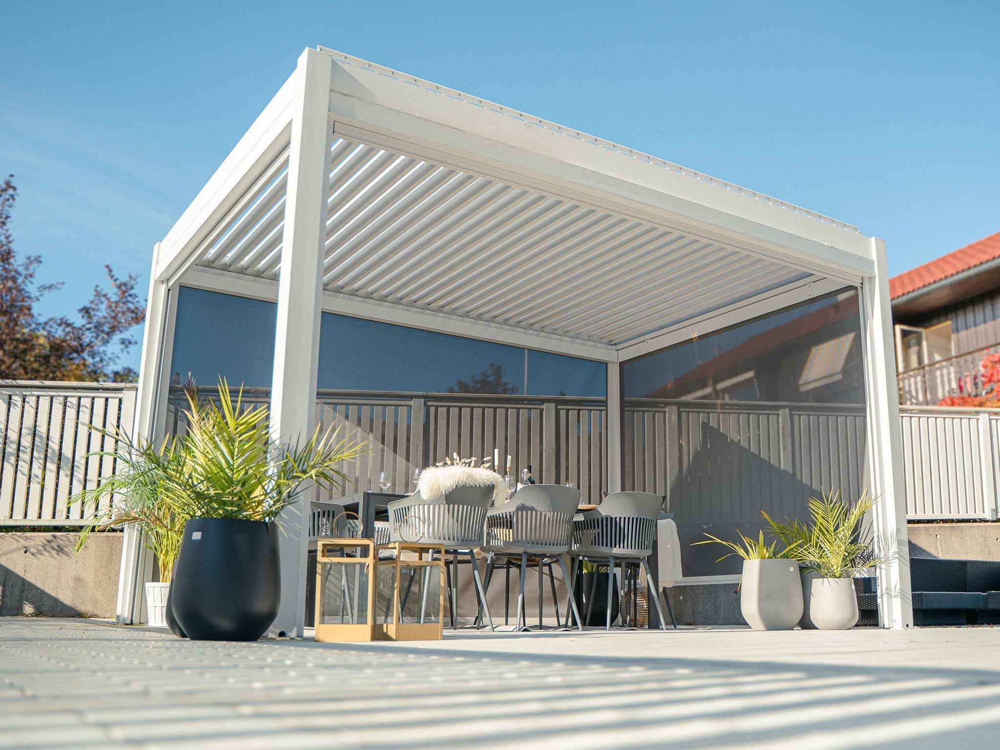 26fcf11b60ebe669db36bd1112b77aeb1237bb0efc5de2167878df9641b19831.jpg PERGOLUX Screen - Height Adjustable Sun & Privacy Screen for Pergola White / 13' - Image 1