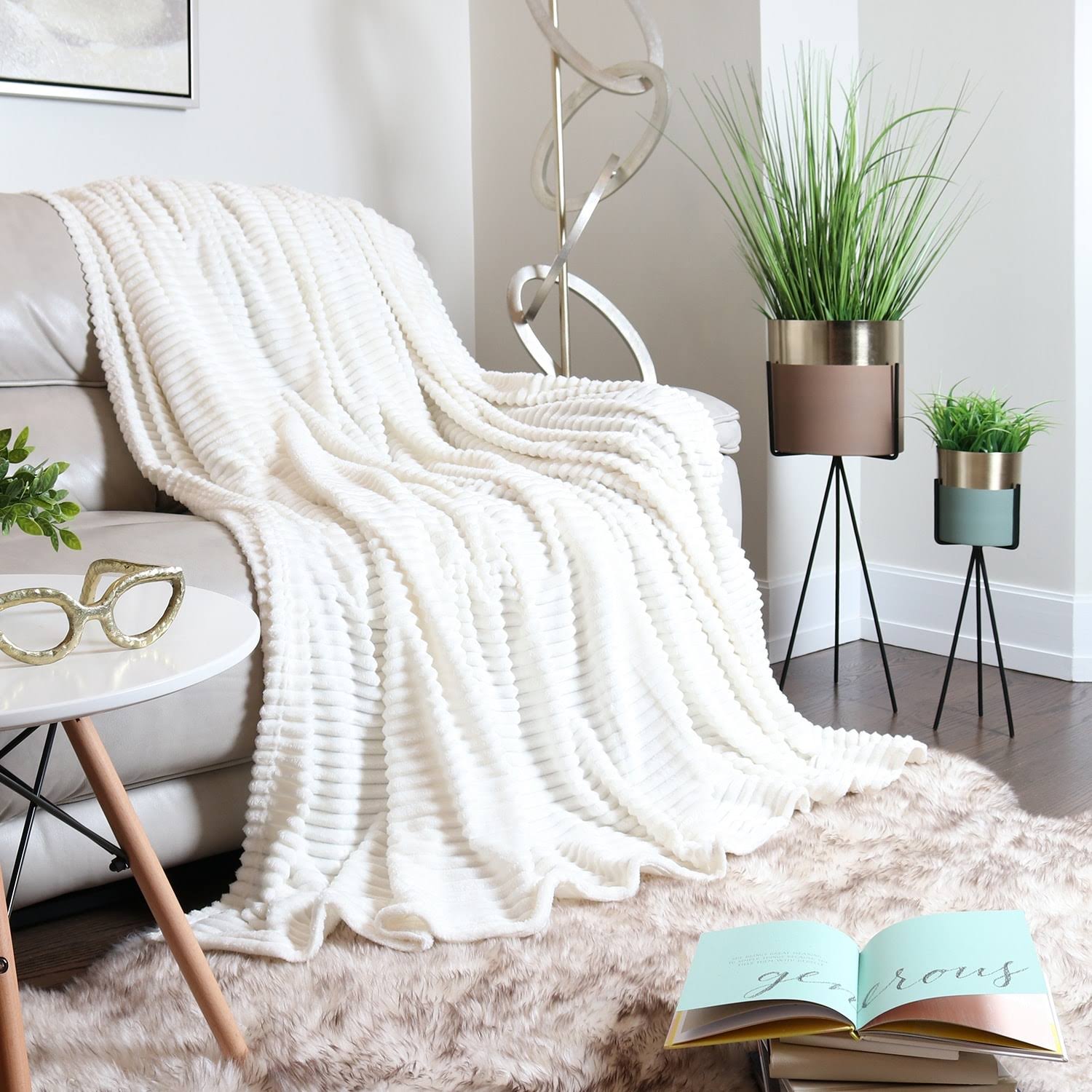 2a5a2684463a930079fadd535cd72c9dbc8b232af151c0df4e8df2b3204a69b1.jpg Nestl Cut Plush Fleece Throw Blanket - Super Soft Lightweight Fuzzy Luxury Bed Blanket for Sofa Couch Bed, Throw (50 inch x 60 inch) White, Size: - Image 1