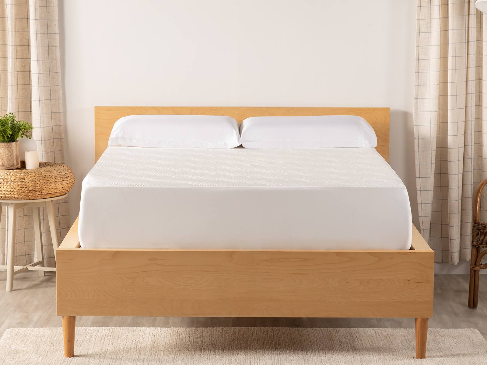 2ab3fc9206d1d57f6f84dcbb2d8303740c8fb962f42fcf8d44dbff8ba3e4c207.jpg Sleepy's Cooling Knit Mattress Protector | Queen - Image 1
