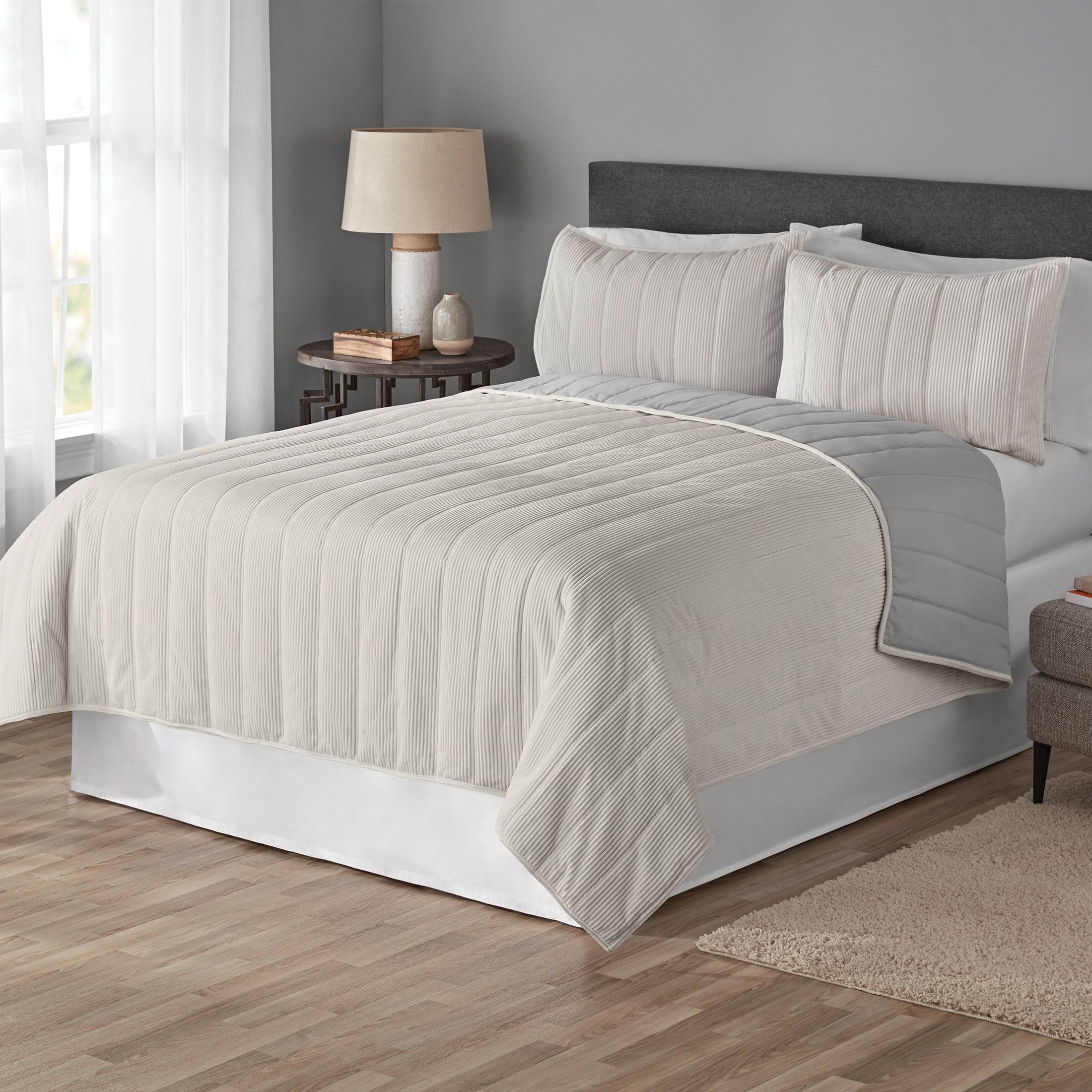 35fe702bab6046c015468bb152eb562e006374a9efb8203c223c9803a3c1002b.jpg Mainstays White Corduroy Reversible Quilt, Full/Queen - Image 1