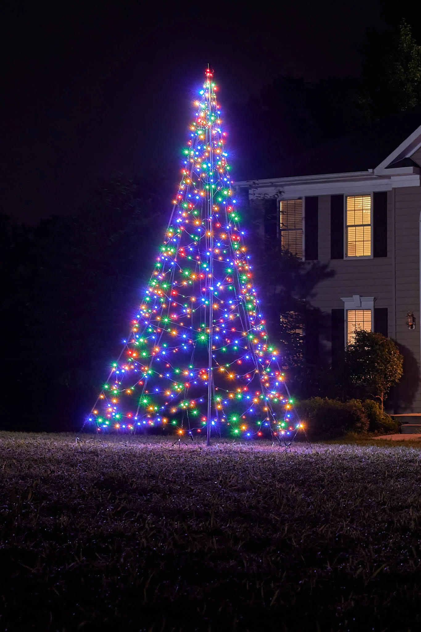3928a2155ea51dba02cae114c669ec66d98615e12edcea55877485c09750d2a5.jpg Fairybell - Outdoor LED Christmas Tree - Outdoor Christmas Decorations - Multicolor - 640 LED Tree - 13ft - Pole Included - Image 1