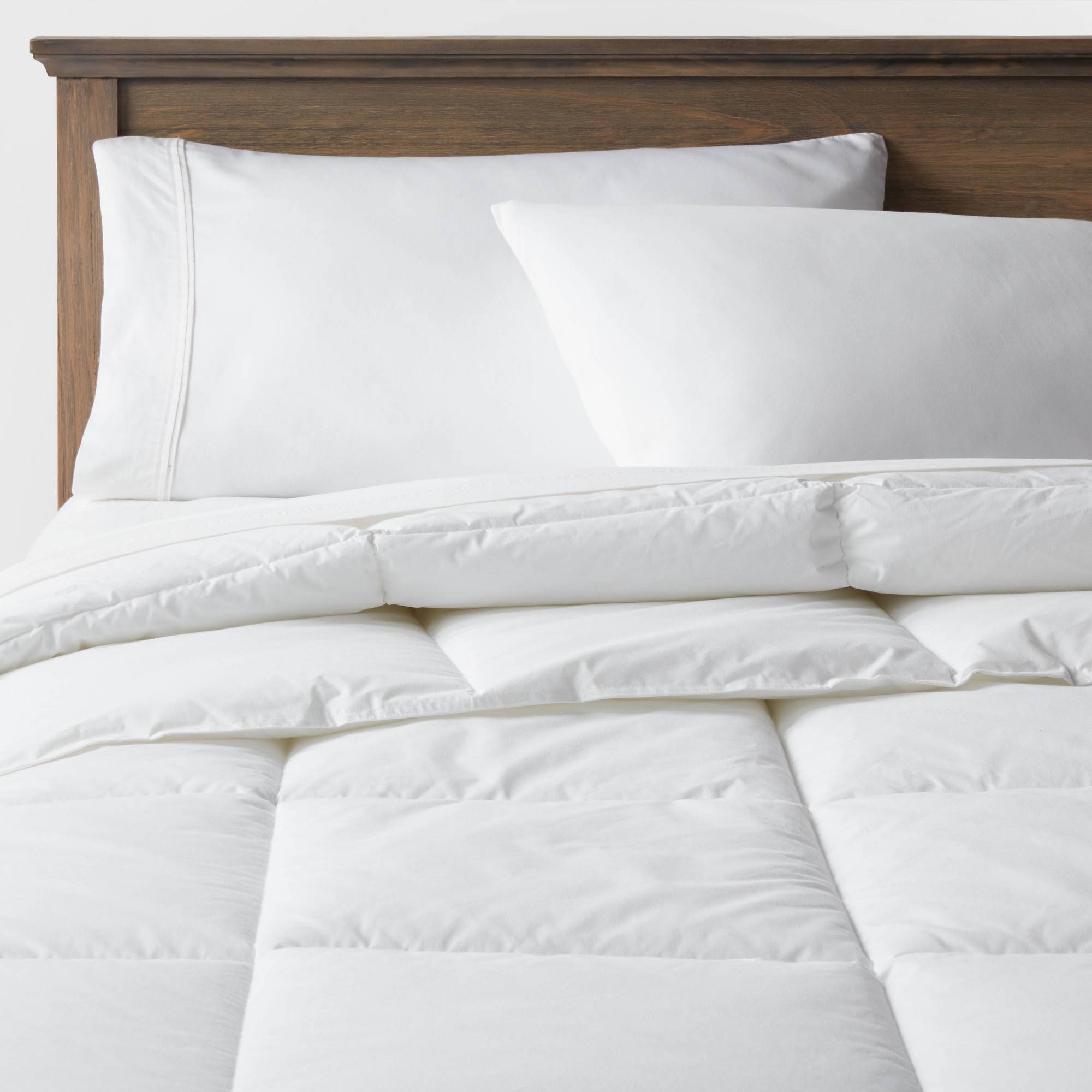 3c1fa3455dde2023508d4f5b97af48927a22d20ed5a263b5ed6d74dbfb72ddd8.jpg Threshold Performance Down Alternative All Season Duvet Comforter Insert - Full/Queen Each - Image 1