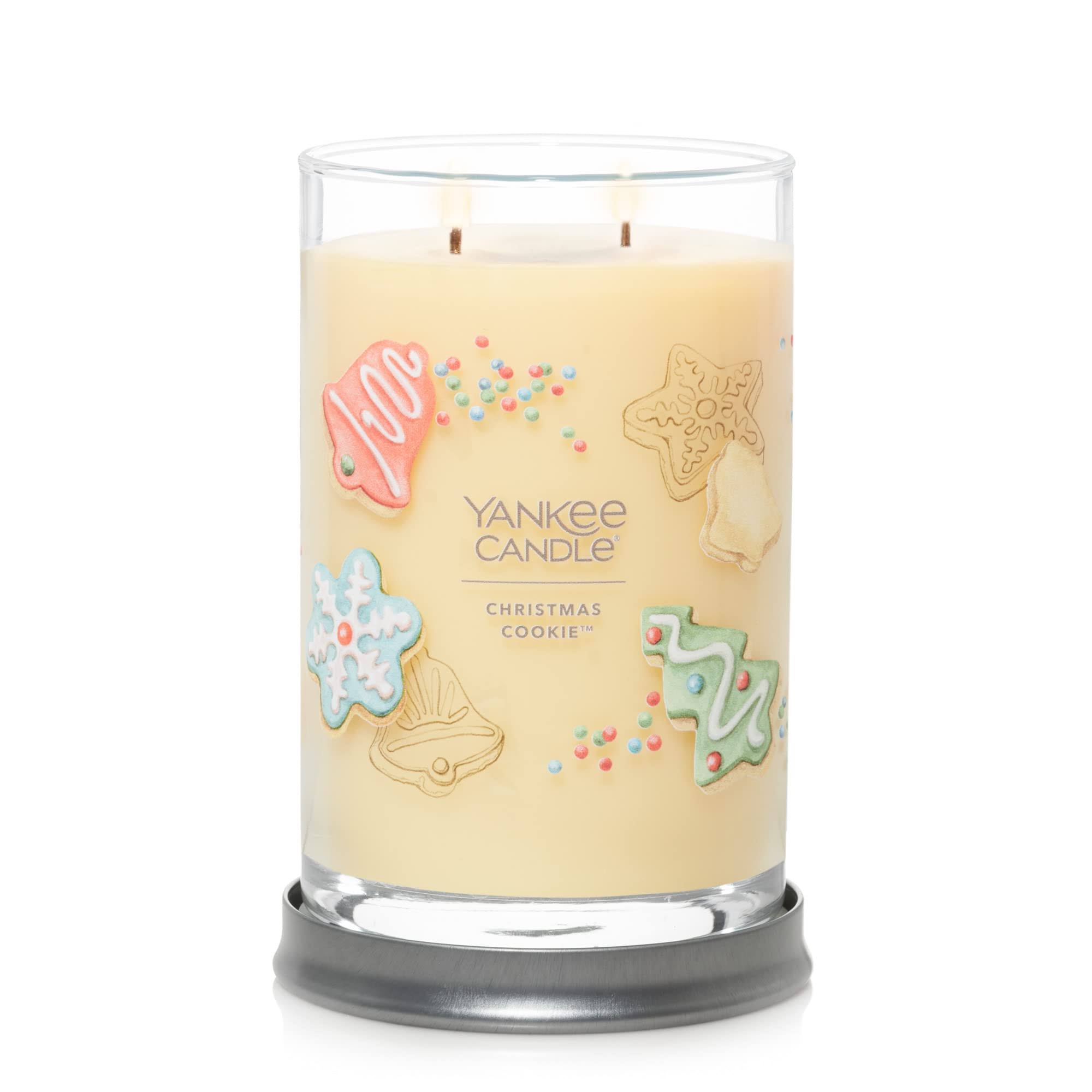 3e1802fe33068afa9676b3e8afd3263c9a08216229b1c5edf08371f1c2d75d3c.jpg Yankee Candle Signature Large Tumbler Christmas Cookie 20 oz - Image 1