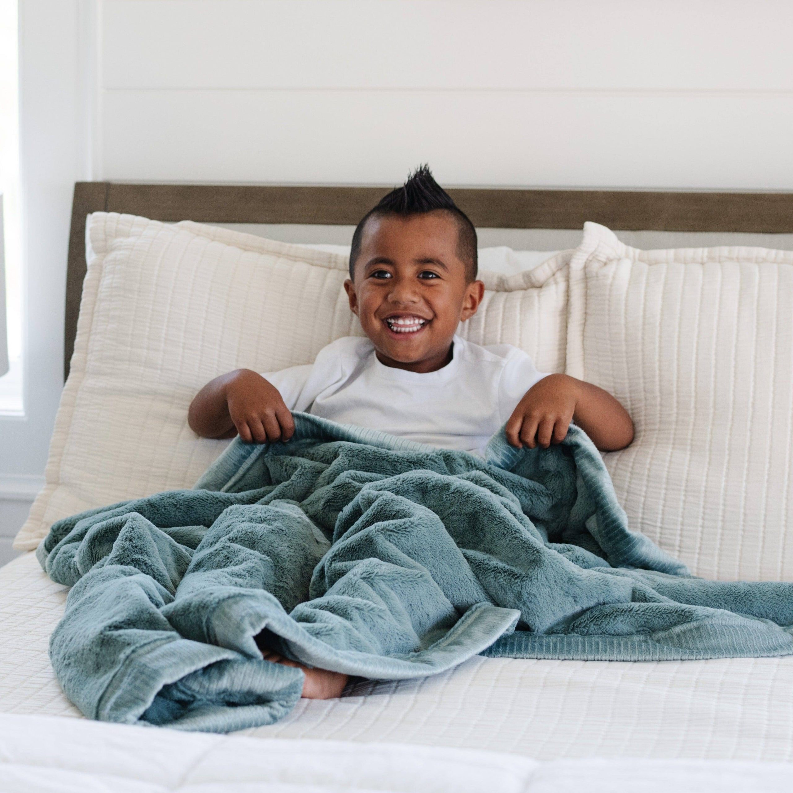 3f4ef40565a46afb7b19a6fb6b02f088c283764f7c40174b4dffccbc8ab01199.jpg Saranoni - Eucalyptus Lush Toddler Blanket - Image 1