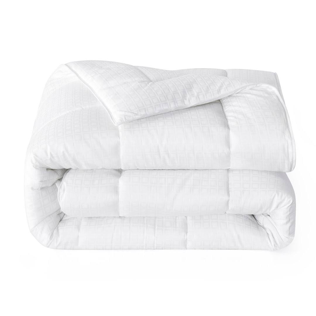 All Season Down Alternative Comforter Size: Full