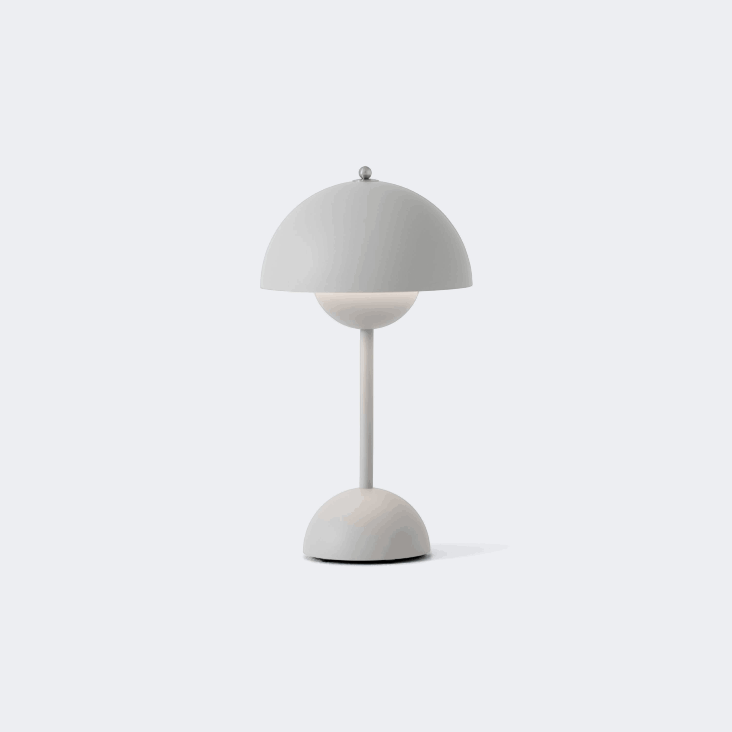 45ba7dbe724ad74cddccbeb42946e64da7eea07362f0748c23467fe846c37c8d.png &Tradition - Flowerpot VP9 Portable Table Lamp Matt Light Grey - Image 1