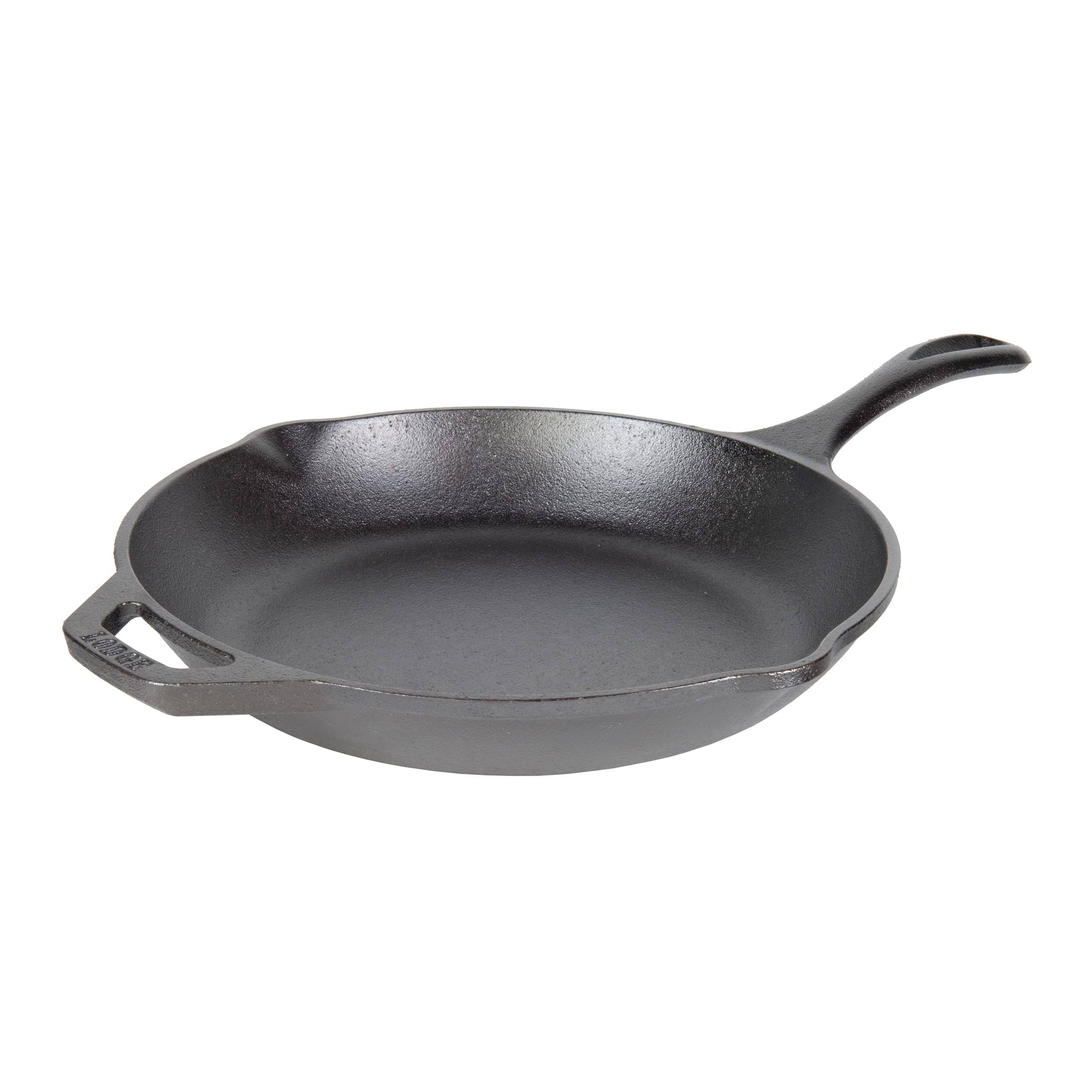 4843c8574110bc69aa1af7517176a16f20f37dbb44a7fc5b58b555c40b27b3ec.jpg Lodge Chef Collection Skillet, Cast Iron, Chef Style, 10 Inch - Image 1