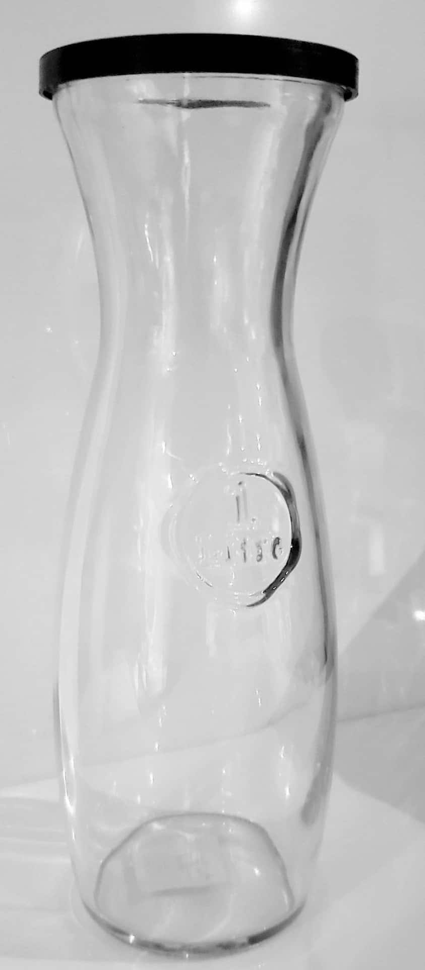 4d3902a13bfe166da2d02a3488687c965ef29fc0551e11fa4e5e71e97f41f1b7.jpg Libbey - Glass 1-liter Carafe Decanter with Lid - Image 1