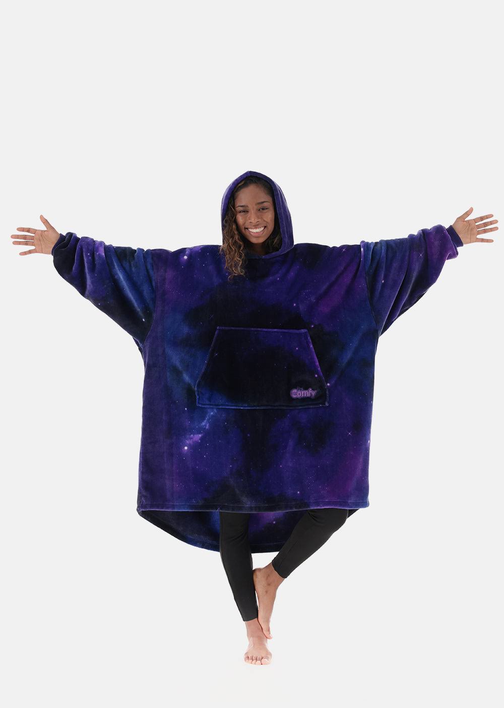 5281828aefb034de00845d1fd686aa66caa34dd026f8d891e8363e903016e761.jpg The Comfy Dream Wearable Blanket ÿ Galaxy - Image 1
