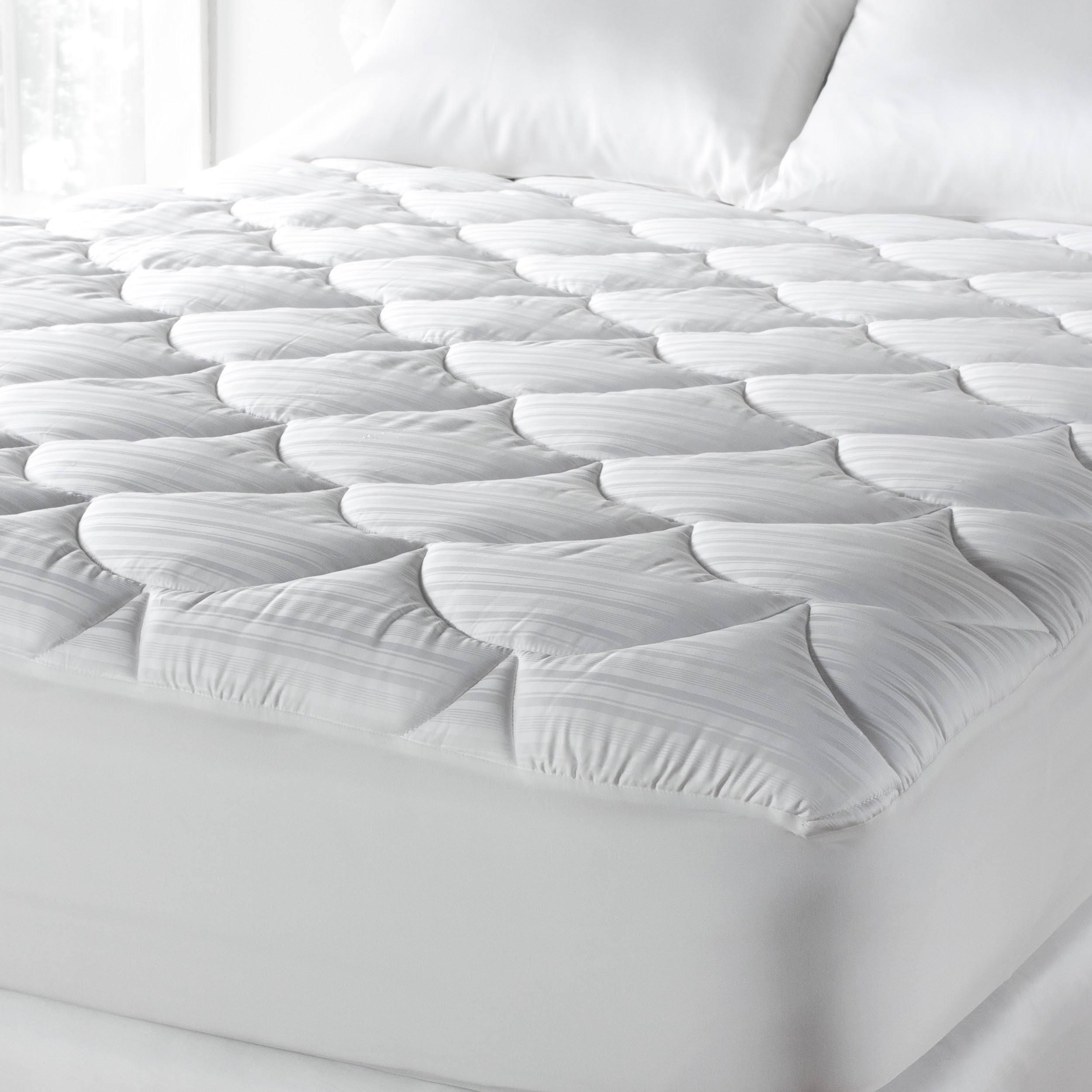 5324faa4f65a08d70f6cbe71f251ede0ab3b32ef5a3e8602dfcad67e9a772491.jpg PrimaLoft 600-Thread-Count Queen Mattress Pad - Image 1