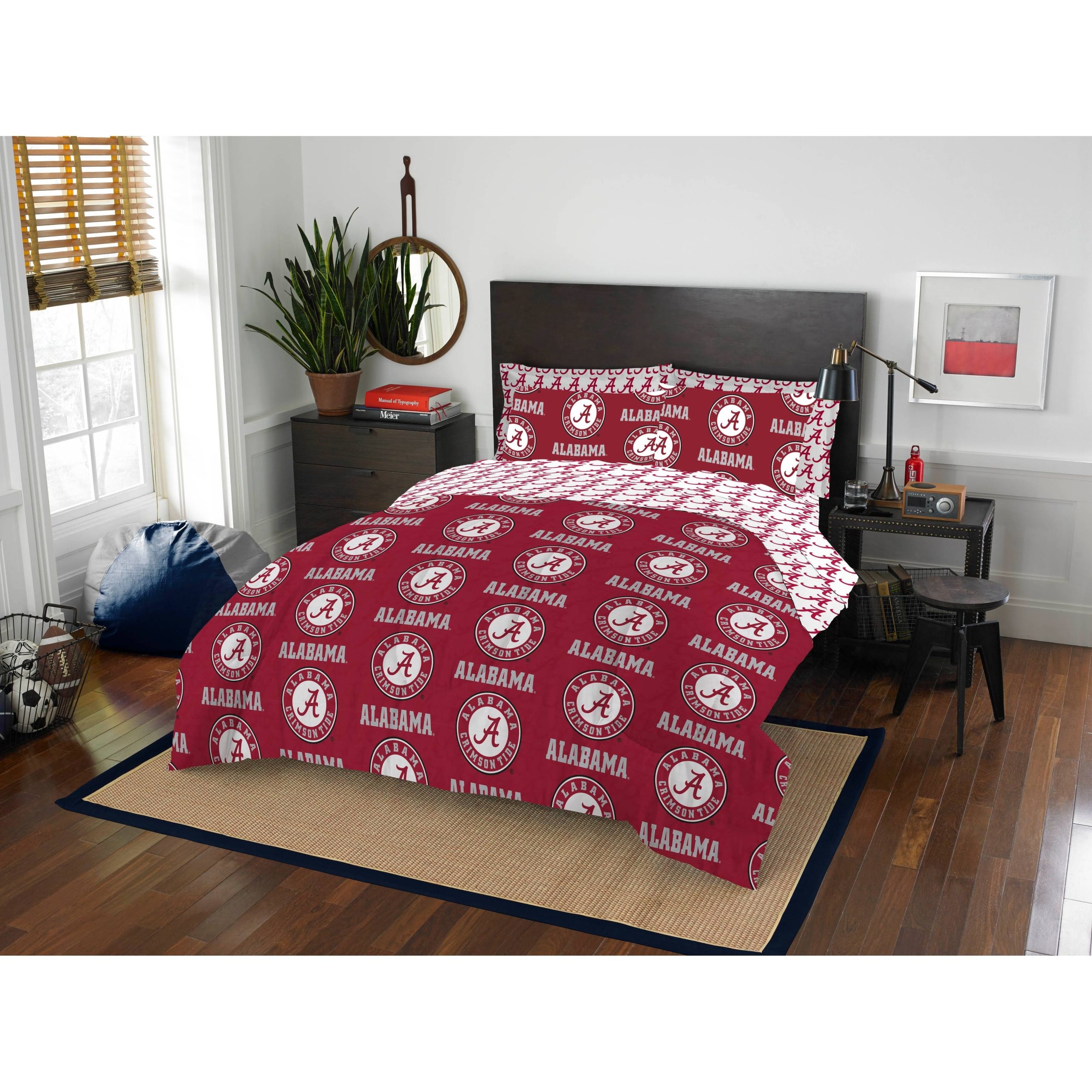 54d131421a18e1afe9653fe63a14d0bcb0b73729f5e3babdbf704810f628faca.jpg Northwest NCAA Alabama Crimson Tide Bed in A Bag Set, Full, Rotary - Image 1