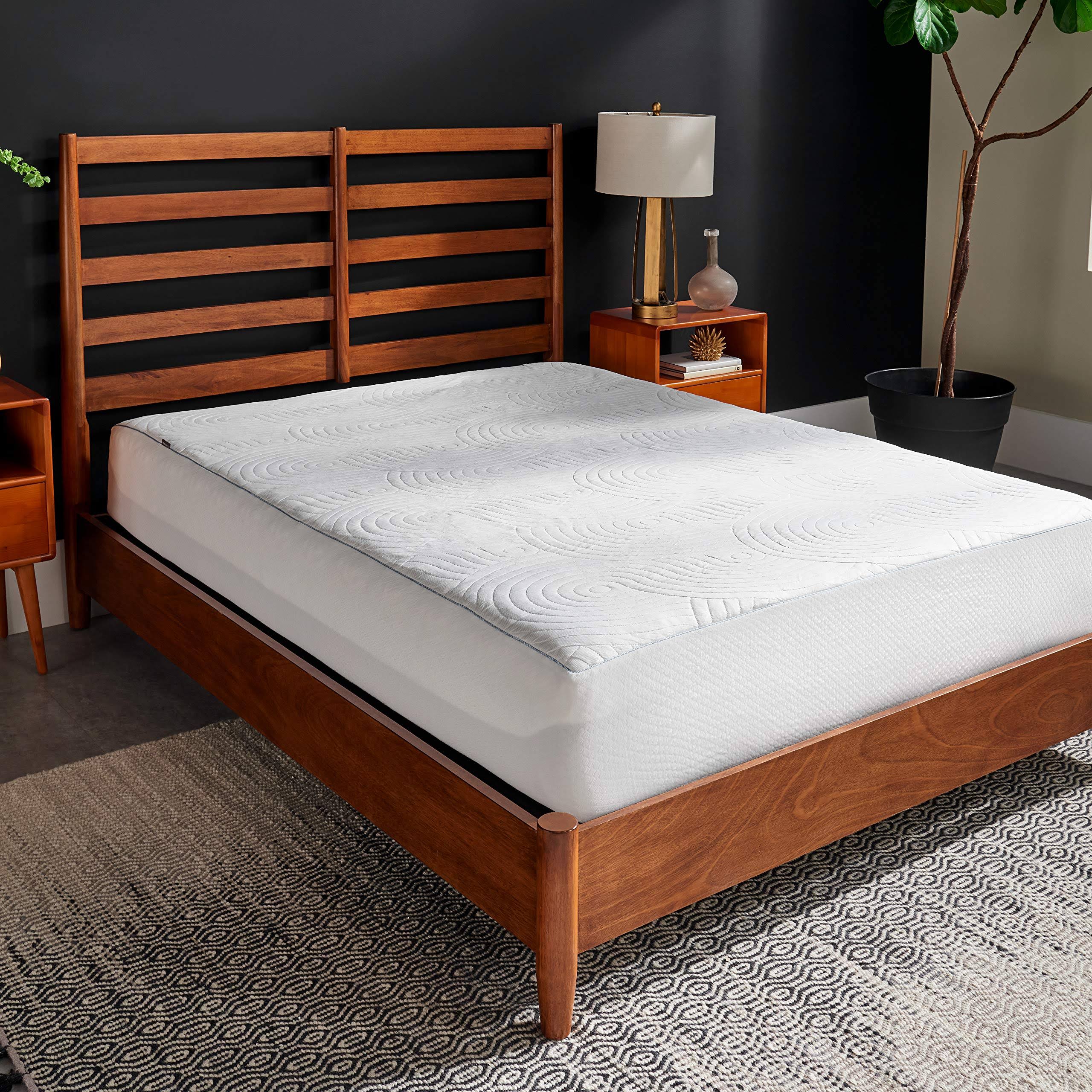 5af3e51d7f186eae14039cc7a21aa942c1b8c773f7f52de06e88b30d99092413.jpg Tempur-Pedic Cool Luxury Mattress Pad - White (Queen) - Image 1