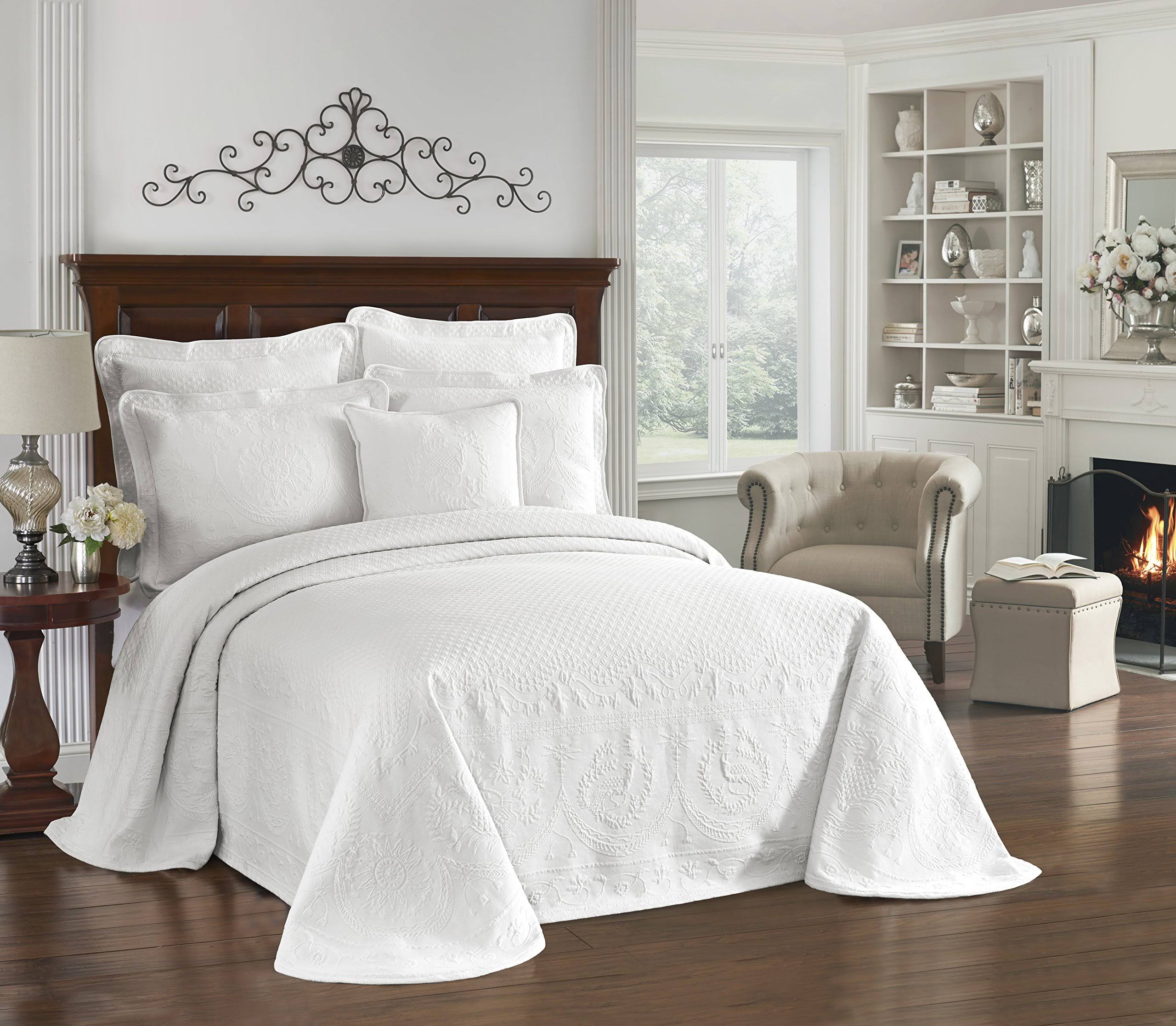 5b227c3182c79cd473699c2c8af91e22459fe1d25c842172cdfd475ee52ada83.jpg Historic Charleston Charles Matelasse Bedspread, White, King - Image 1