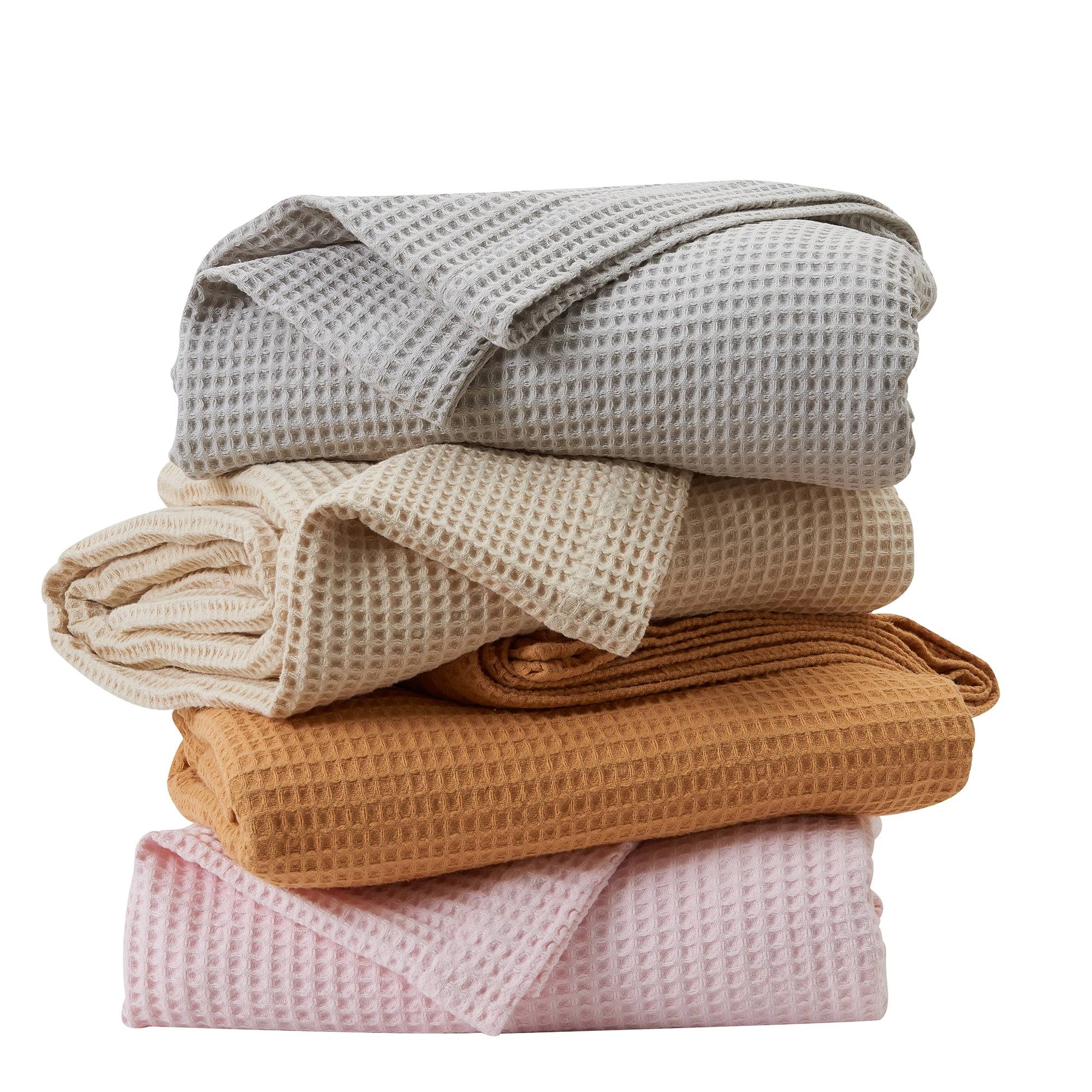 5d7c436f4805e24e16c5bfa8332b24f5341dea1815c27b3db0b7893327e001c7.jpg Great Bay Home 100% Cotton Waffle Weave Blanket Twin Taupe - Image 1