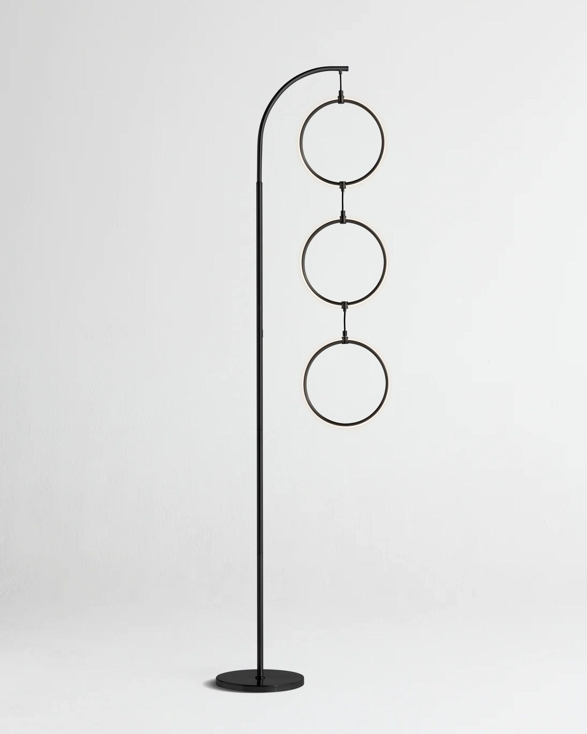 60de31d38145921aec5b23c3f4e930be79d13cf60a85f63e3d98b81bb404a500.jpg Brightech,Nova Floor Lamp,Black - Image 1