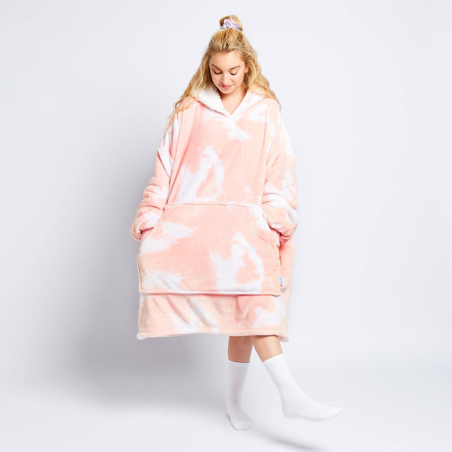 617f91043bcd42e568acd283c38c4751e22a7c2b14c0ef38e0c8d47bdc26cae1.jpg The Oodie Blanket Hoodie | Premium Wearable Blanket Adult| Cozy Hoodie Blanket | Hoodie Blankets, Oversized Hoodie Blanket for Women & Men | Oodie - Image 1