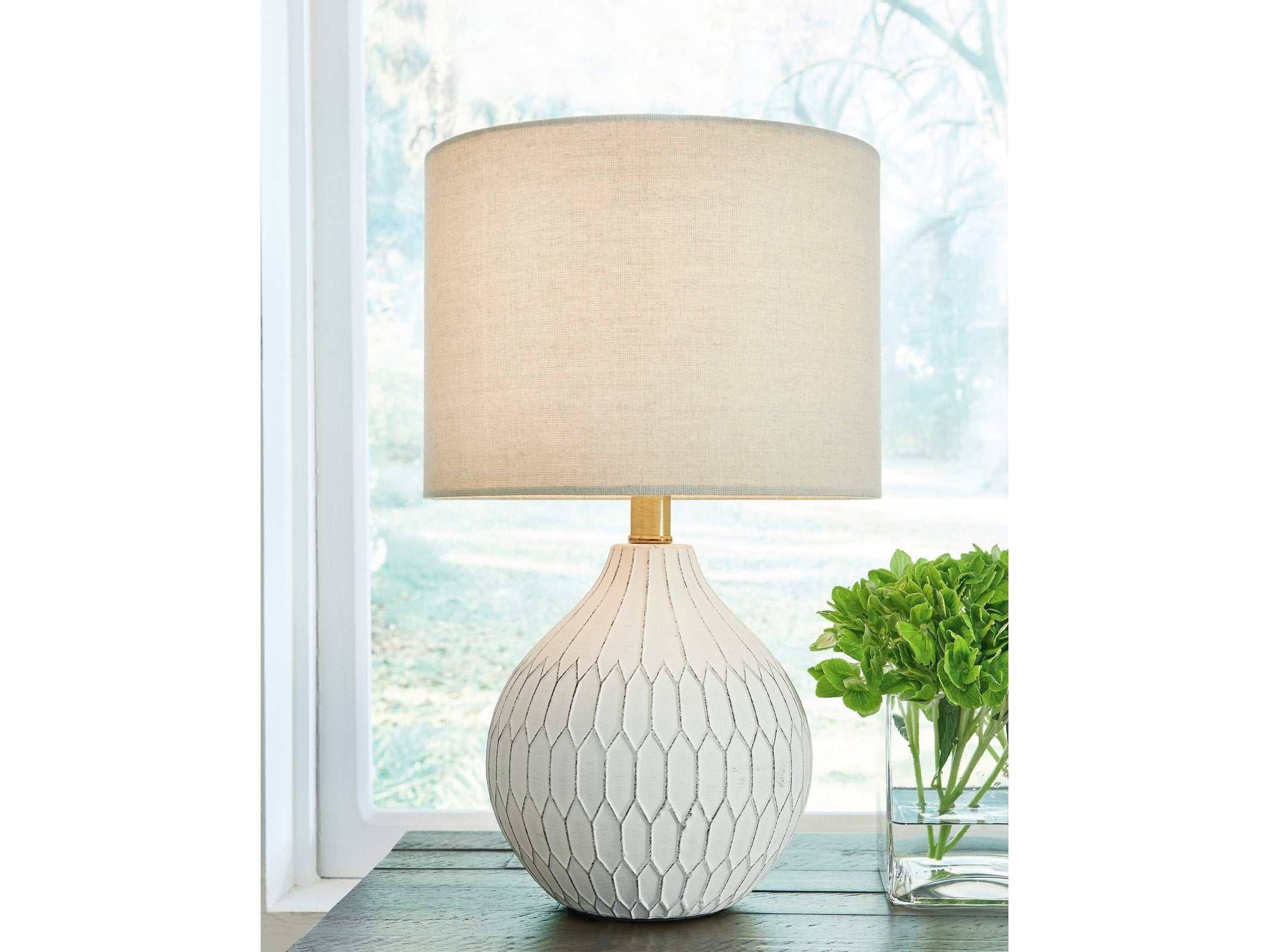 637df1b78a93d3592b4a13b6b95970e1baebc990d9b0dac86cc315c084b8abfe.jpg Ashley Wardmont Table Lamp - Image 1