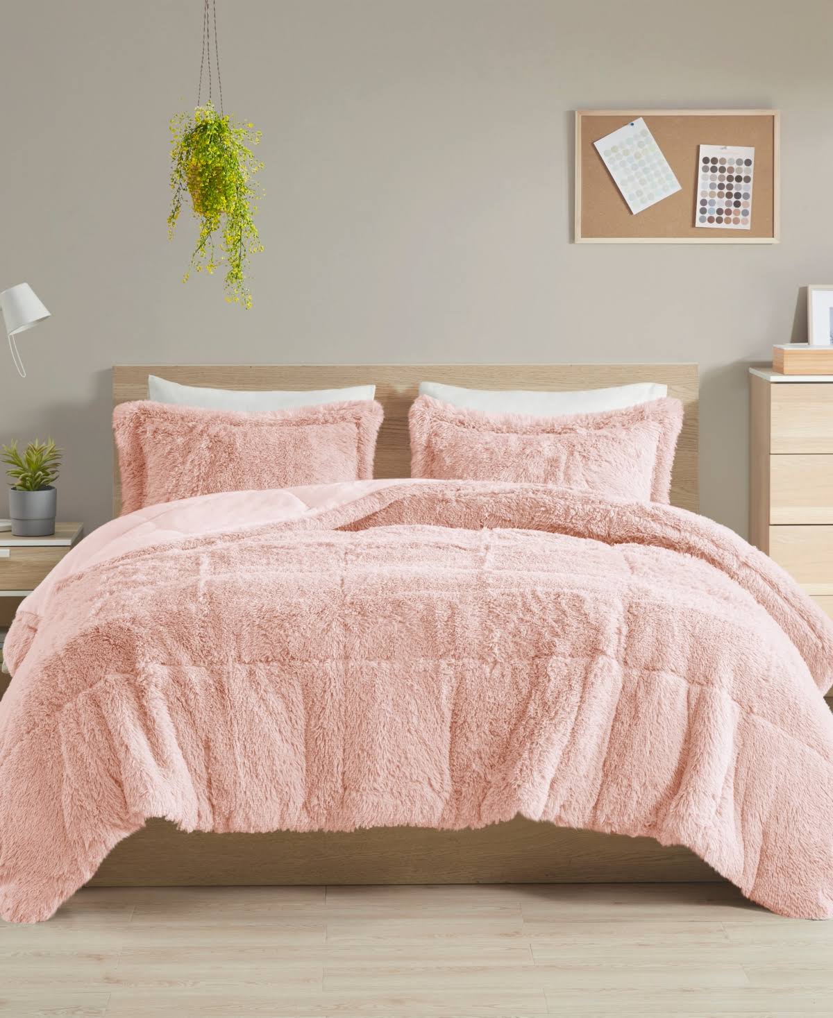 66eea2183cd3893ad0bcbbe066be3152a752cfffd3574ae0c0c82191d081f75f.jpg Intelligent Design Malea Shaggy Faux Fur Comforter Set - King - Blush - Image 1