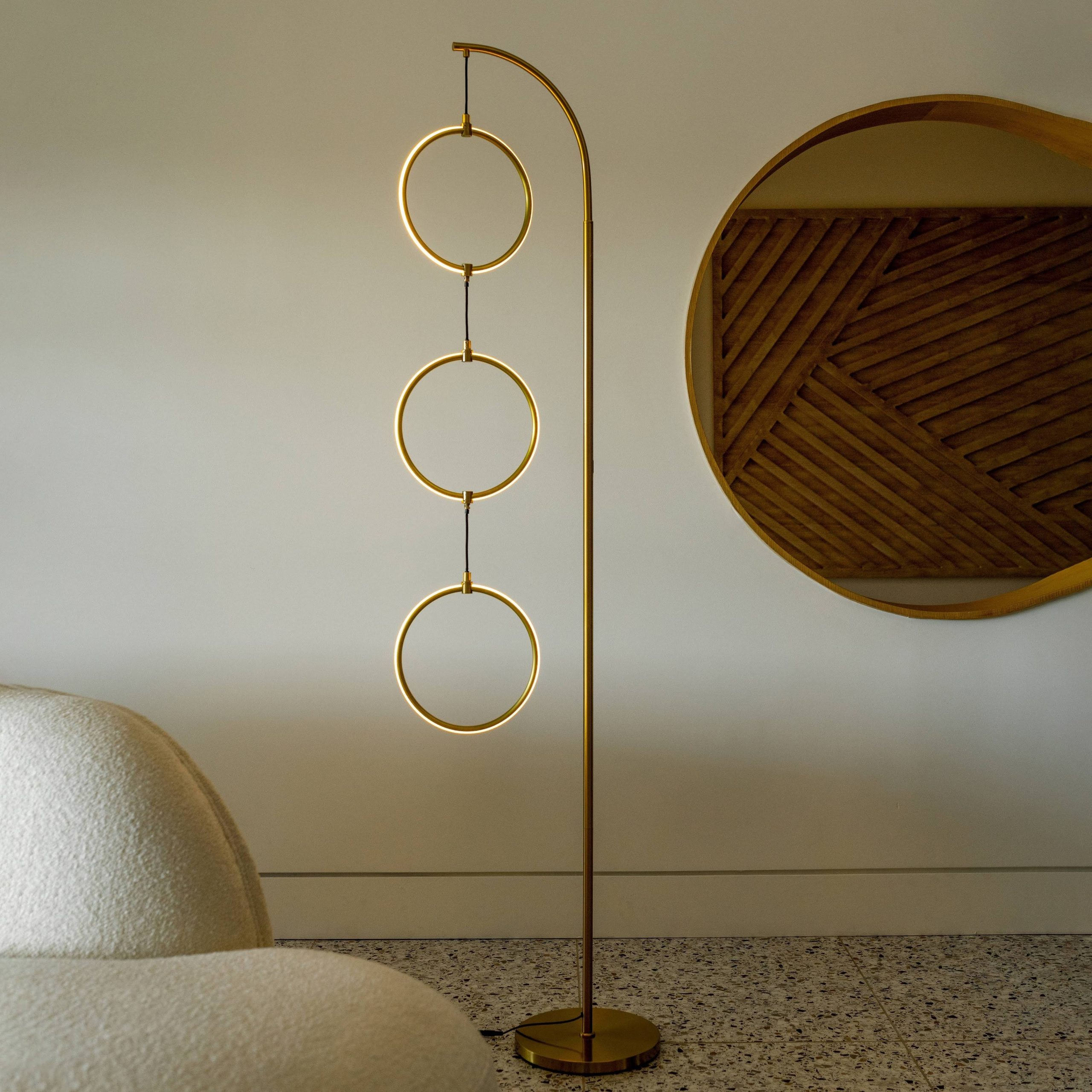 69d95e2545b1ce29cdf56da5d4f97397847aa5156fbb16fb5bc1279236fdb141.jpg Brightech Nova LED Floor Lamp - Brass. - Image 1