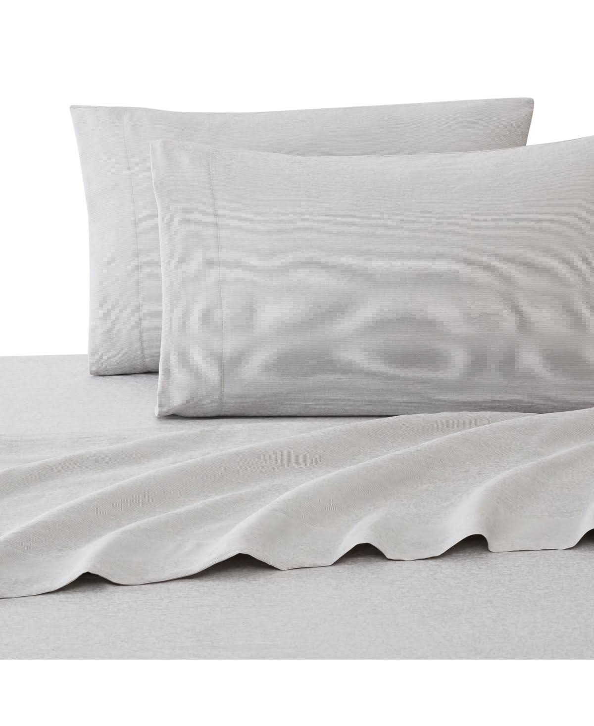 6a096aeb708901c4e5c69db37c3ab504e7ae796e0260f0ea9e8f4bdd51dd4e4e.jpg Ugg Bedding | Ugg Devon Sheet Set | Color: Gray/Silver | Size: Full | Ziau&s Closet - Image 1