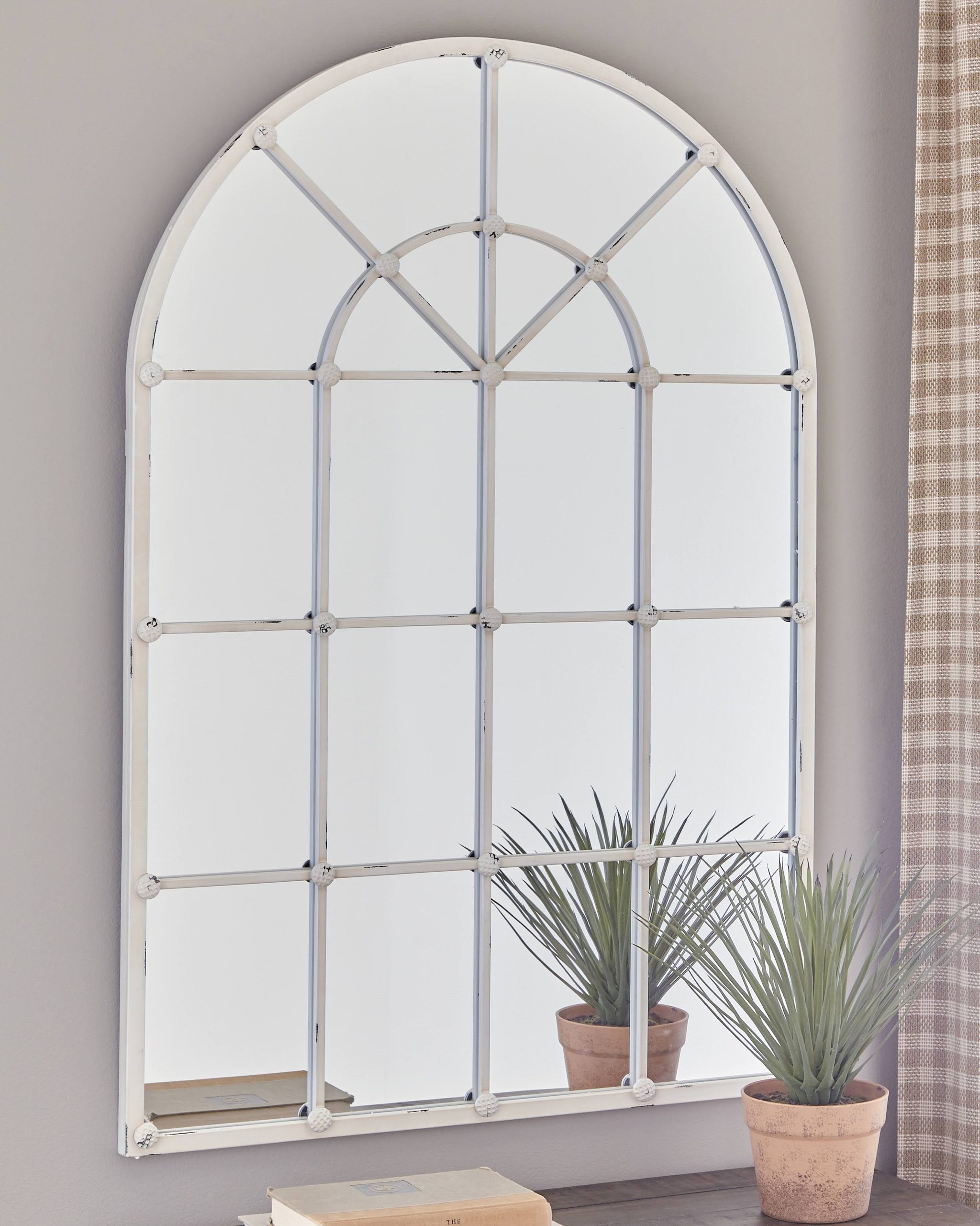 6b795f2d52bf4a993a82a629990edd8e7505e4df49b6176ab85f5a23859e6571.jpg Ashley Oengus Accent Mirror - Antique White - Image 1