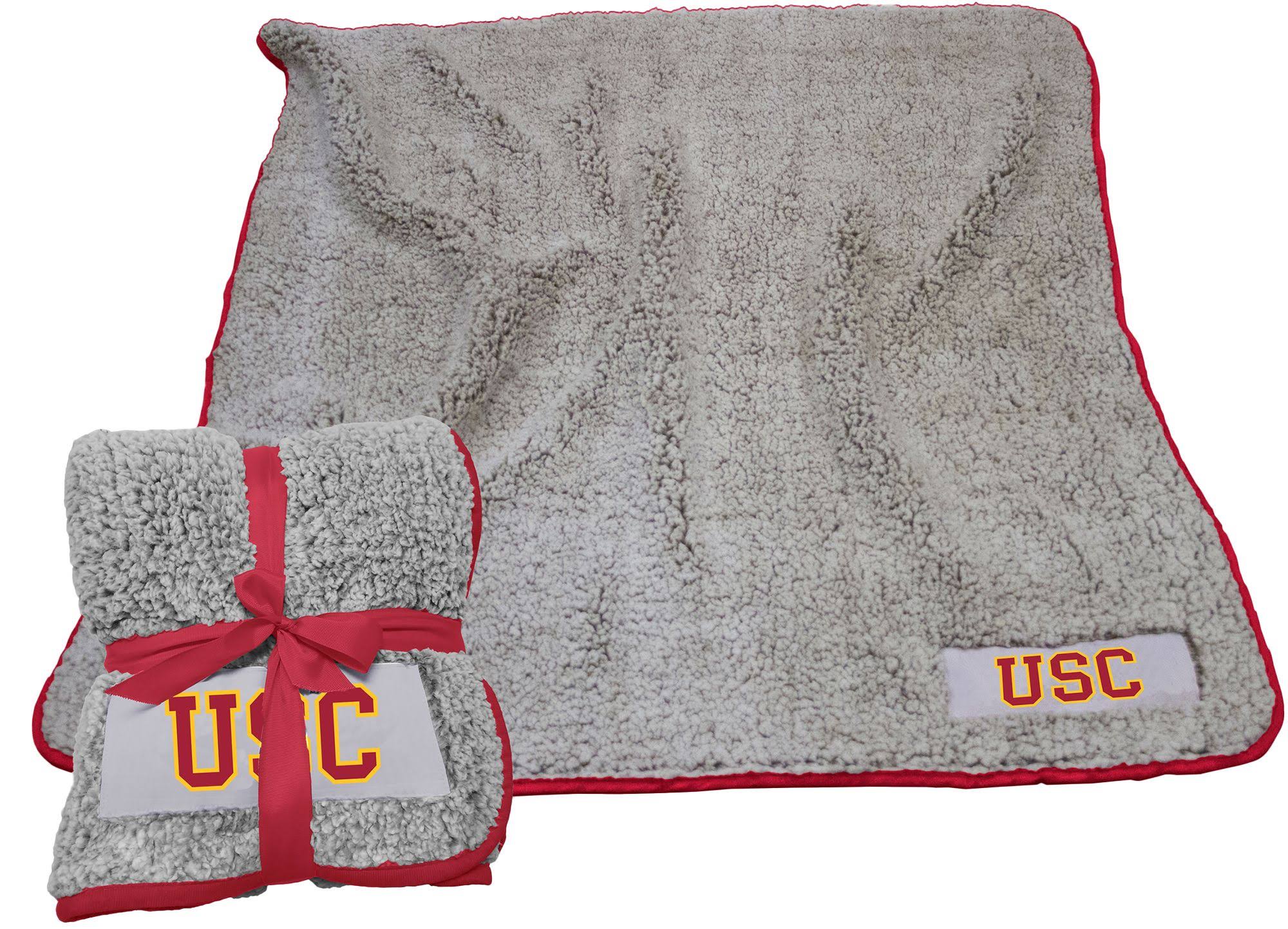 6bc6233e09a1d18f91c7995cc3507927244370484e49e8295332ebc5c802946f.jpg USC Trojans Frosty Fleece Blanket - Image 1