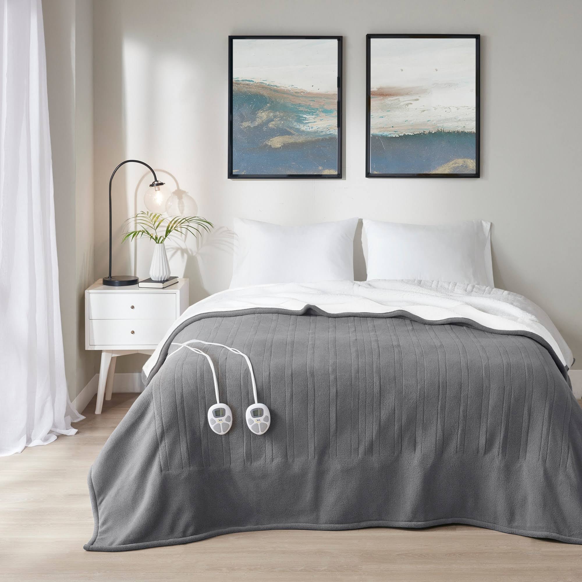 6e474796a9545d5991cbacc0c9201063996108989109f1fb4189df333bf907a8.jpg Serta - Fleece to Sherpa Heated Blanket - Full - Dark Grey - Image 1