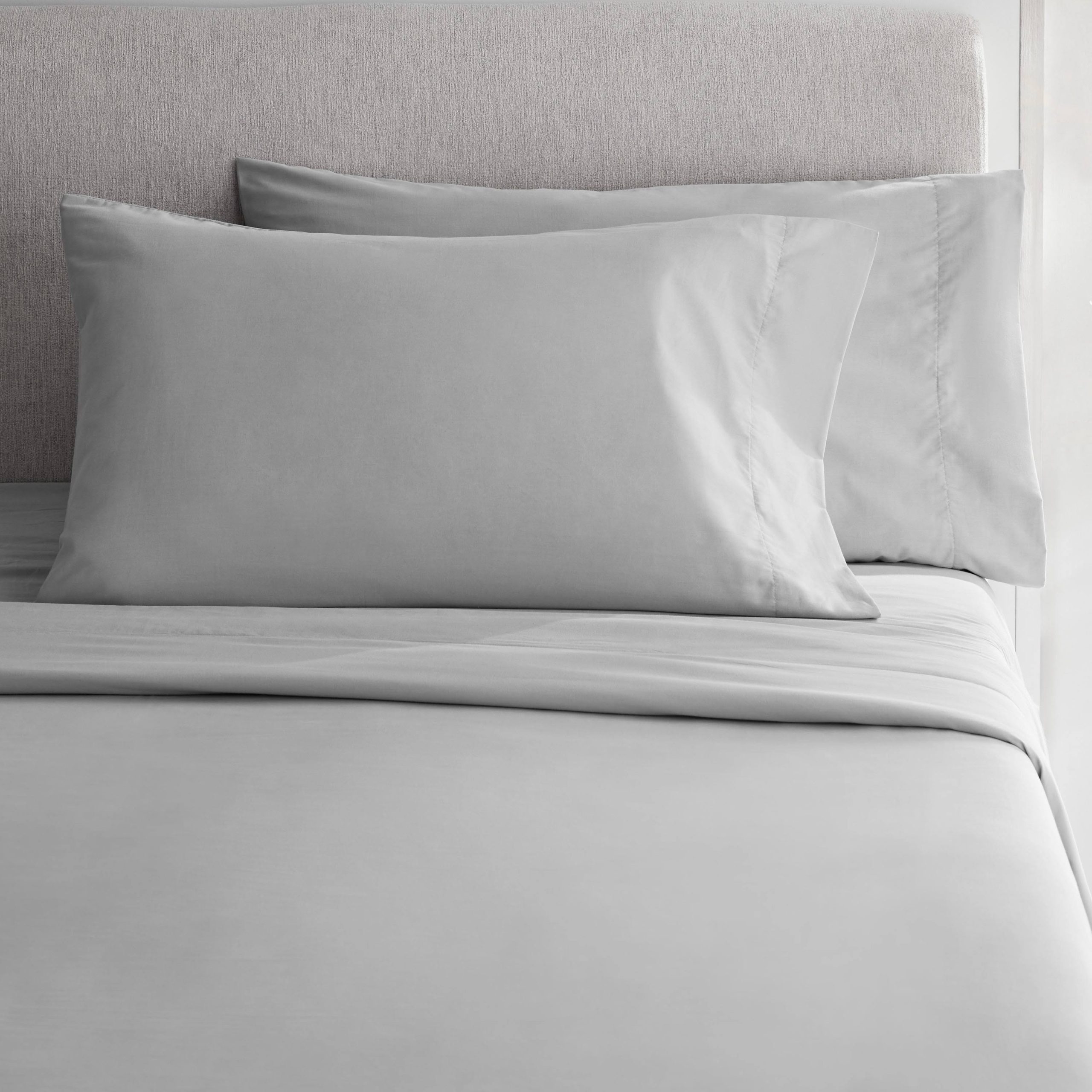 73e51b15365749f2ffed1c97b3124db254357656296bfcec03e2678ce3a45833.jpg Mainstays 300 Thread Count Soft CVC Pillowcase Set - Silver - 2 Pieces - Image 1