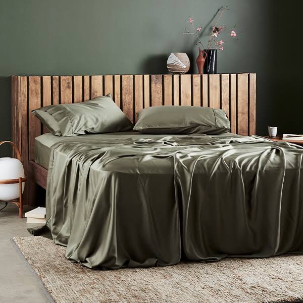 7e3cefb834d36e85e62f4d864abf94d9bc1d18231d15fc0a44af29c3f0518dbb.jpg ettitude Signature Sateen Sheet Set Moss / Cal King - Image 1
