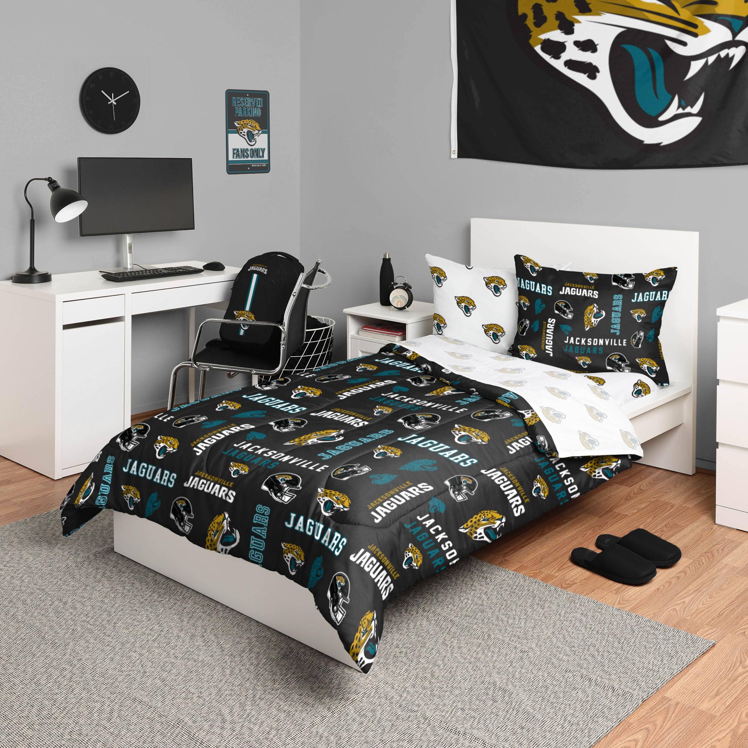 80afa2b9f21c9623be4bb6769c4b5b854d2d16237095e7c36491859d2e85e506.jpg FOCO NFL Team Logo Bed in A Bag Comforter Sheets Pillow Cases Bedding 5-Piece Set - Image 1