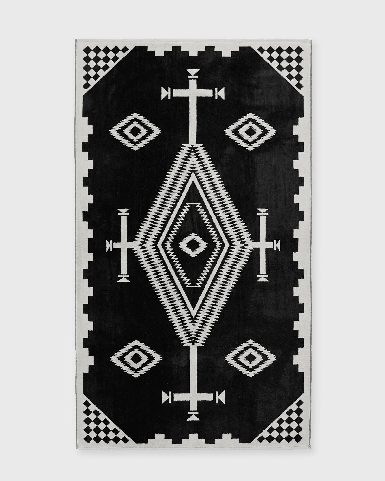 8225bbbbf523da2744e6fe0f4744ed93ff7b1271a9d1997a1874ddc31904e6b0.jpg Pendleton Los Ojos Jacquard Towel Black - Image 1