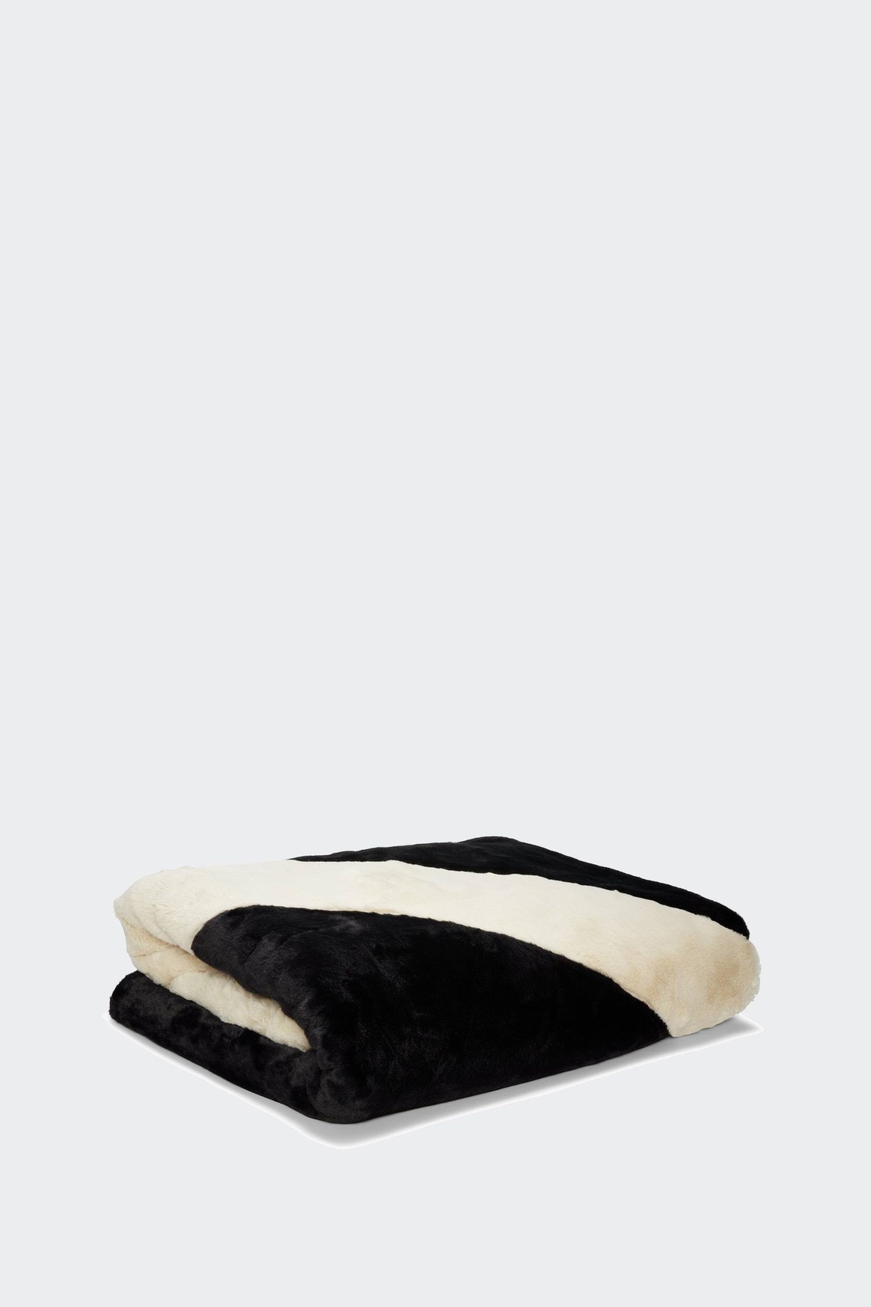 82e635b8bec251574d4c0247699a6241f8fb7012c6afbbc564110a238037995a.jpg Nike Swoosh Faux Fur Blanket Black White - Image 1