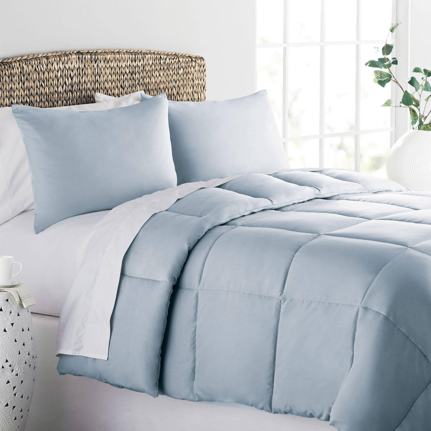 8550c908197fea8e500e290bf14f699df232e9d907e84e816ca7e4cf4e517303.jpg Member's Mark Down Alternative Comforter Set White Full/Queen - Image 1
