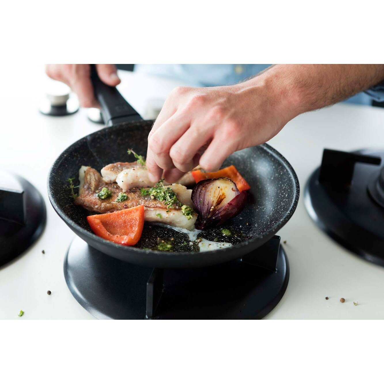 86cd2f8b860ff0821b687c153c3d968f4d55ac118b49352f01224b0b9f42317a.jpg Zwilling Madura Plus 8" Nonstick Fry Pan - Image 1