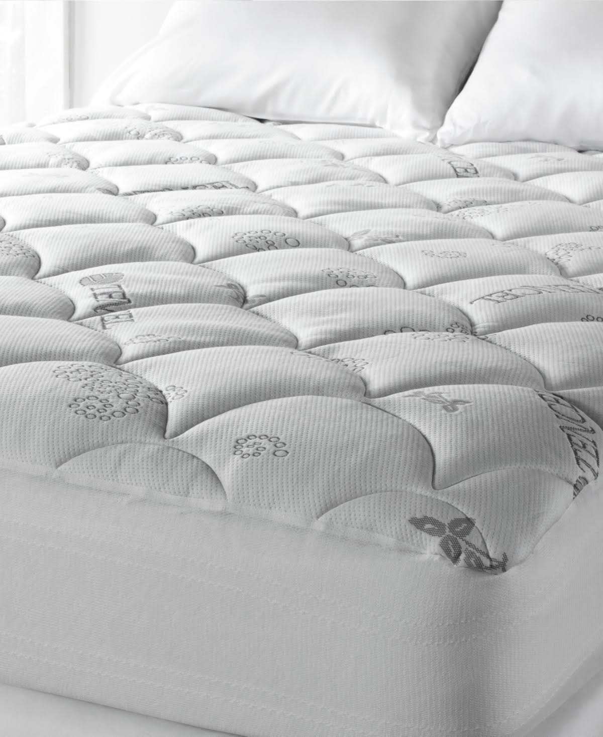 8bc37ae3ed9e4a0add047de8f680672f351978d9a6e420f2e291cb99b158e900.jpg Downlite Spa Luxury Plush Dorm Cool Touch Tencel Lyocell - Poly Knit Mattress Pad (Twin XL) - Image 1