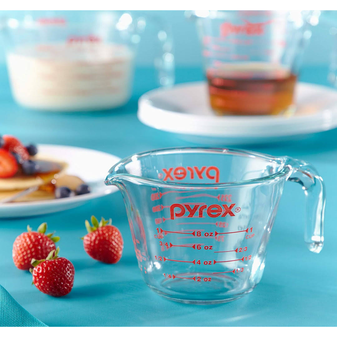 8d6674ad730e0d2a4b7e327dcb4485099e30da2e022f4e43808bf8ebd6e9a291.jpg Pyrex 3-Piece Glass Measuring Cup Set - Image 1