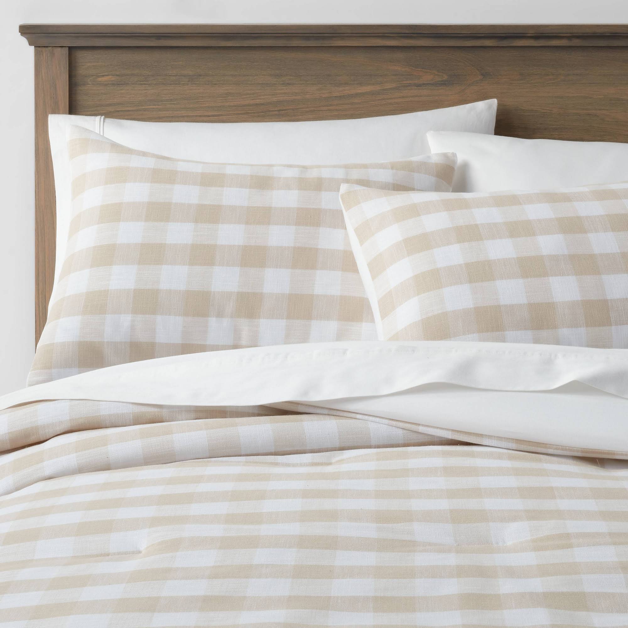 8d8fecf109b6a8ec3d9cd4096f99b9f5dbb0a0961aa6d5b10f2b3cddeb616a86.jpg King Yarn-Dyed Gingham Comforter & Sham Set Khaki - Threshold - Image 1